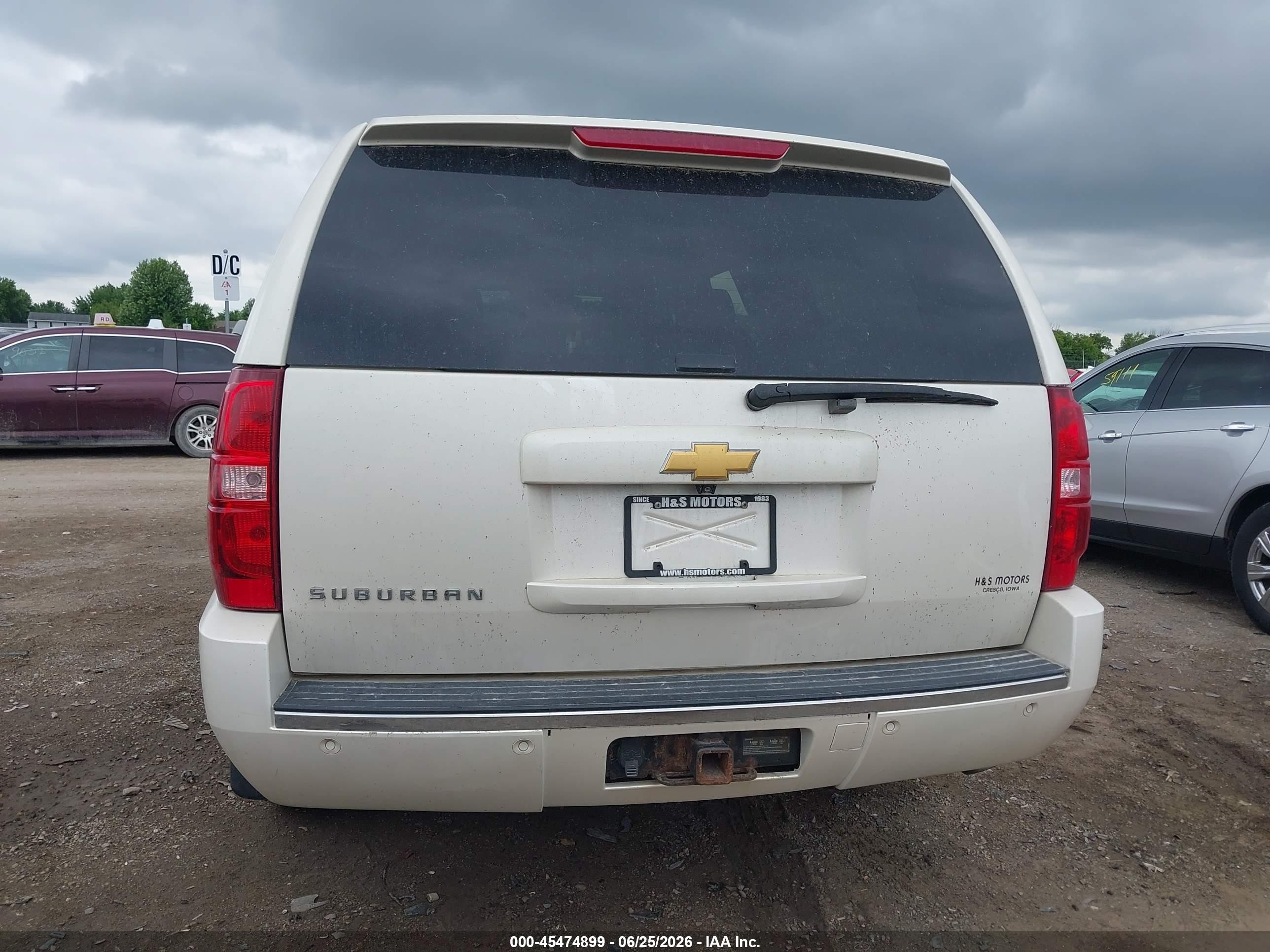 2013 Chevrolet Suburban Ltz White vin: 1GNSKKE72DR232192