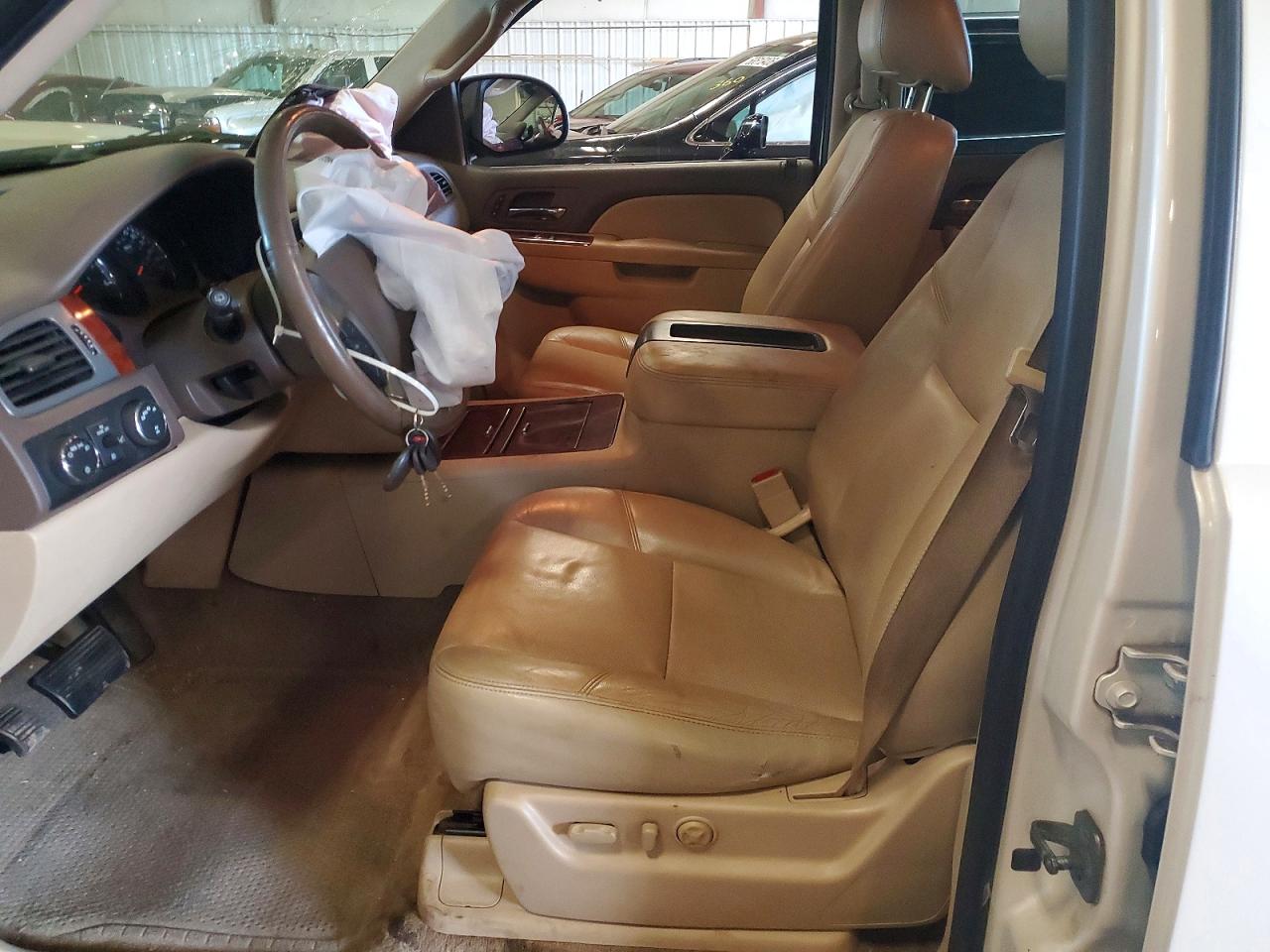 2013 Chevrolet Suburban K1500 Ltz Cream vin: 1GNSKKE73DR104866