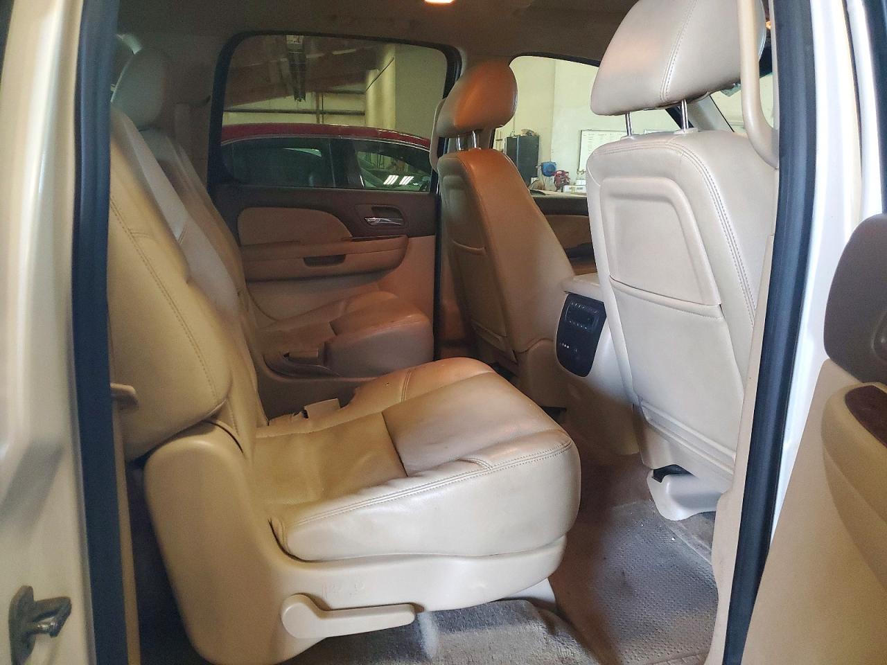 2013 Chevrolet Suburban K1500 Ltz Cream vin: 1GNSKKE73DR104866