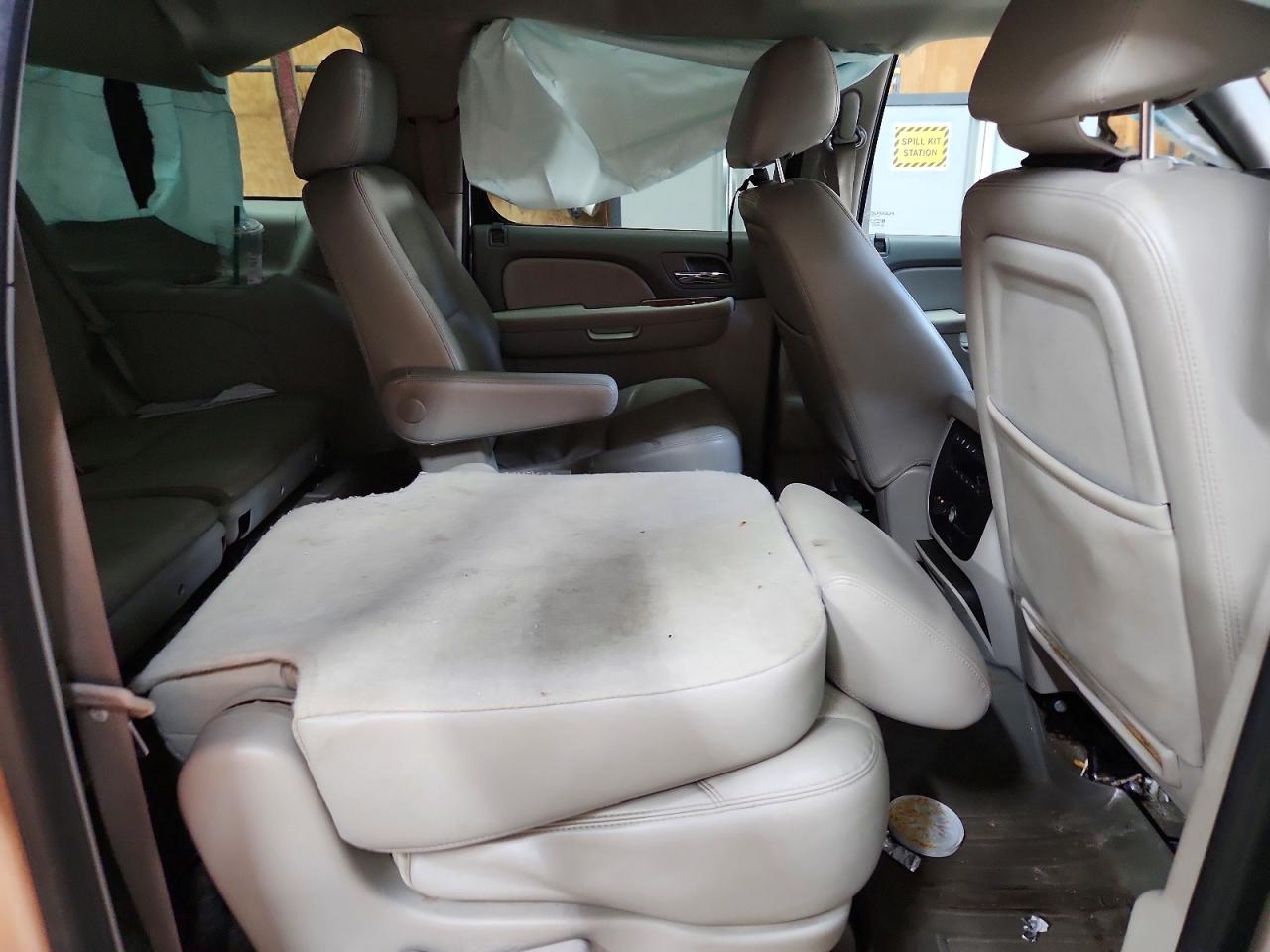 2013 Chevrolet Suburban K1500 Ltz White vin: 1GNSKKE74DR353211