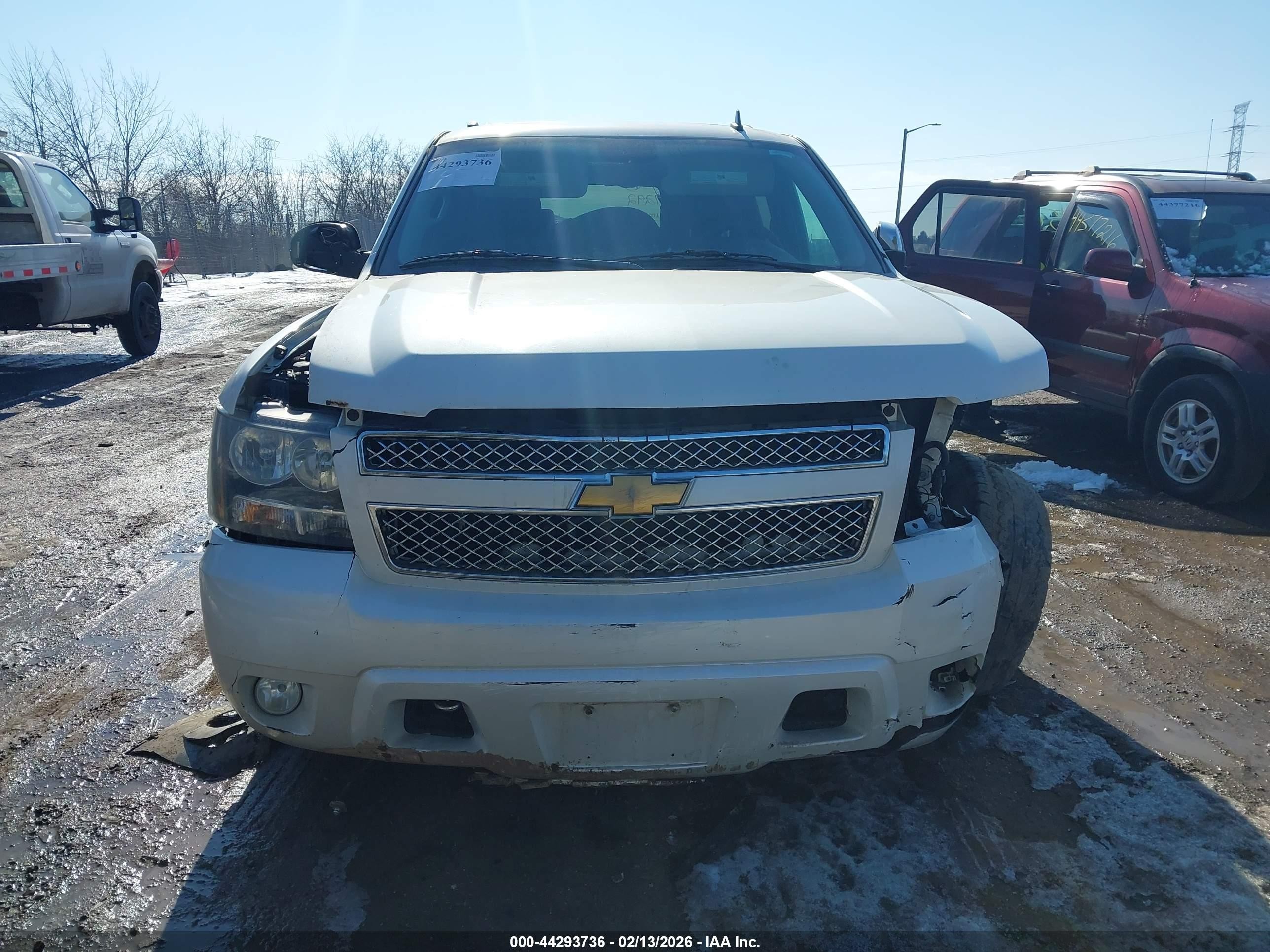 2012 Chevrolet Suburban 1500 Ltz Белый vin: 1GNSKKE76CR177292