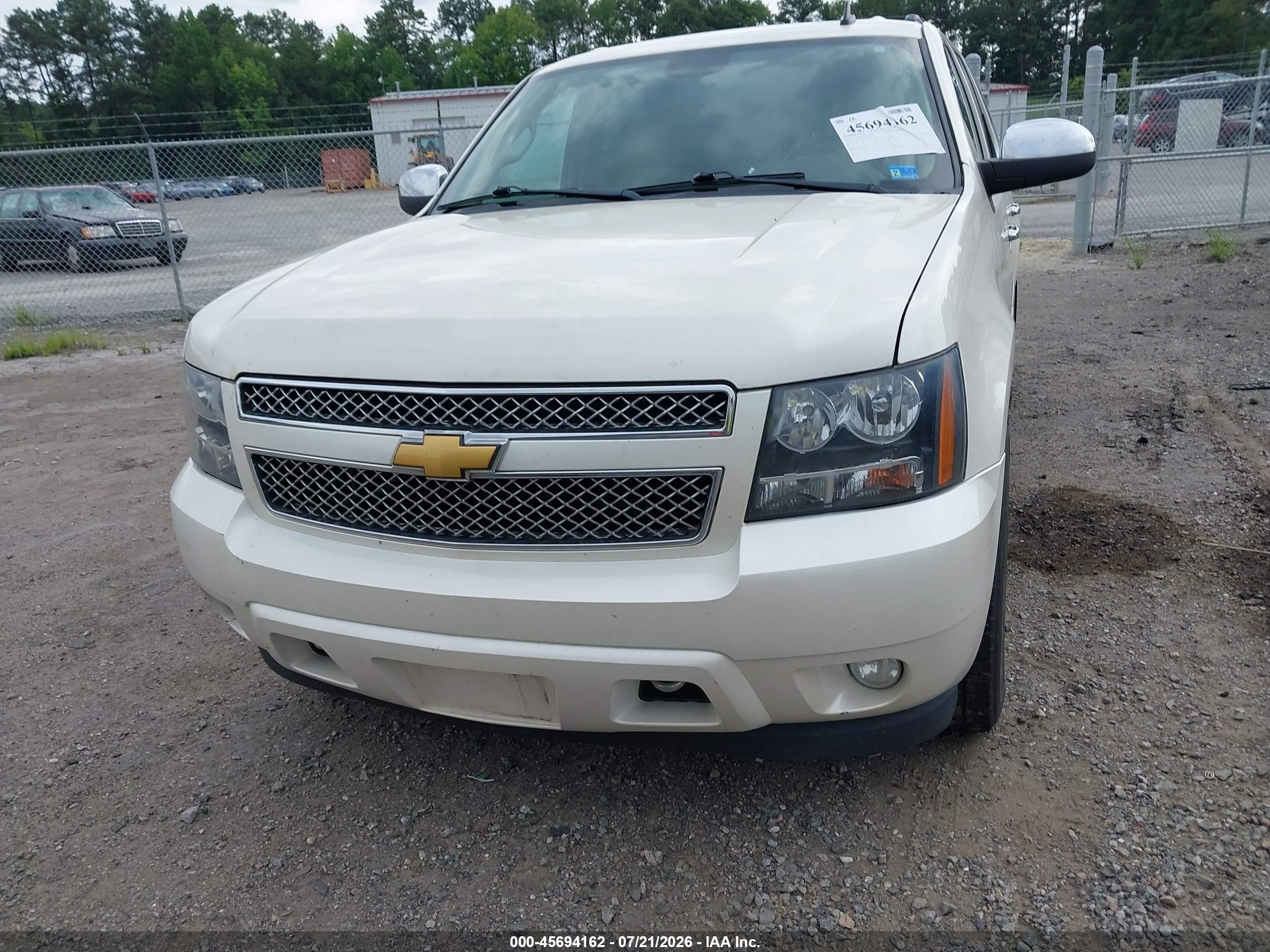 2013 Chevrolet Suburban Ltz Cream vin: 1GNSKKE76DR305953