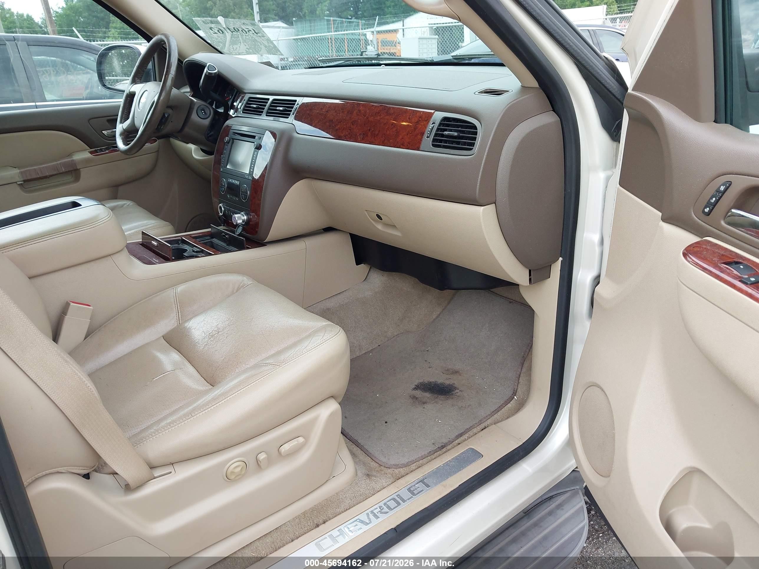 2013 Chevrolet Suburban Ltz Cream vin: 1GNSKKE76DR305953