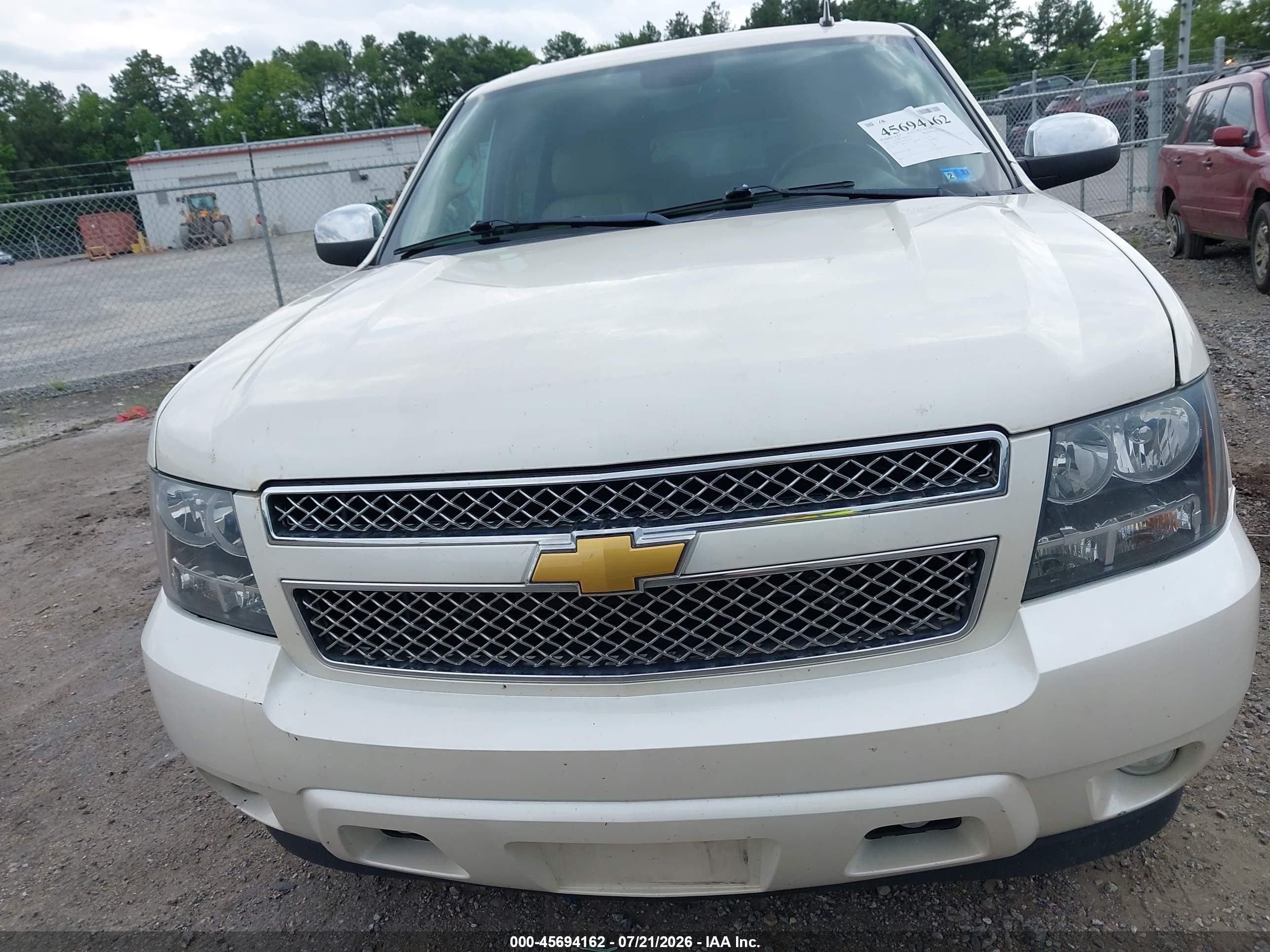 2013 Chevrolet Suburban Ltz Cream vin: 1GNSKKE76DR305953