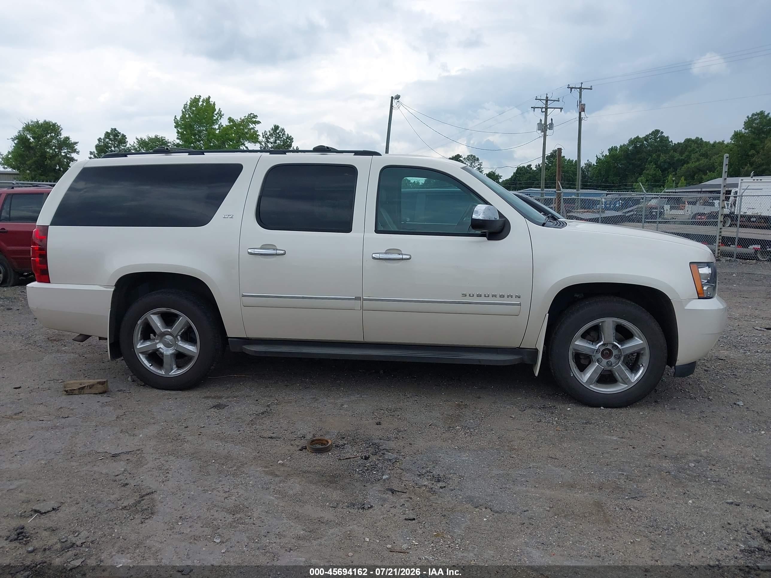 2013 Chevrolet Suburban Ltz Cream vin: 1GNSKKE76DR305953