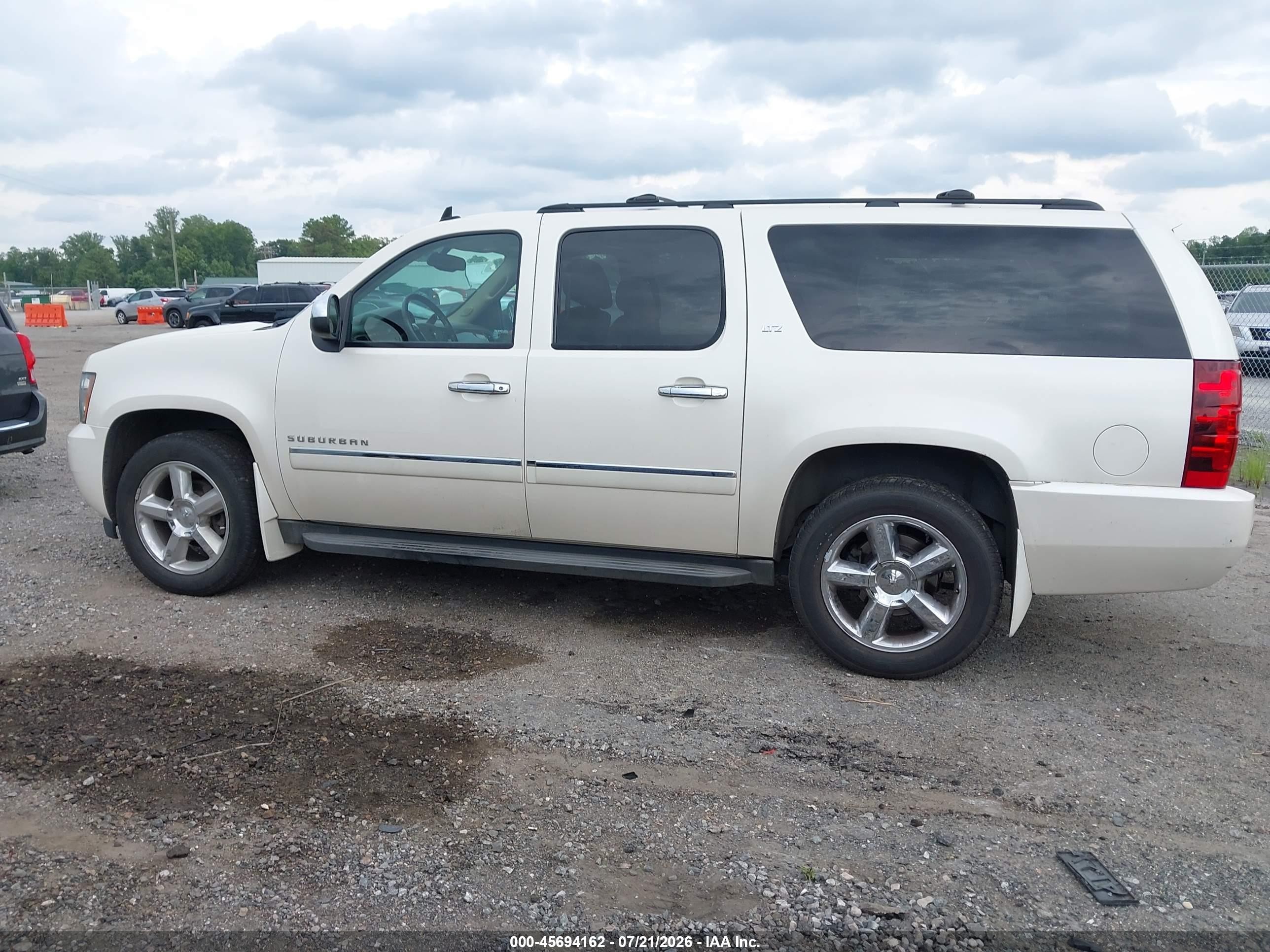 2013 Chevrolet Suburban Ltz Cream vin: 1GNSKKE76DR305953