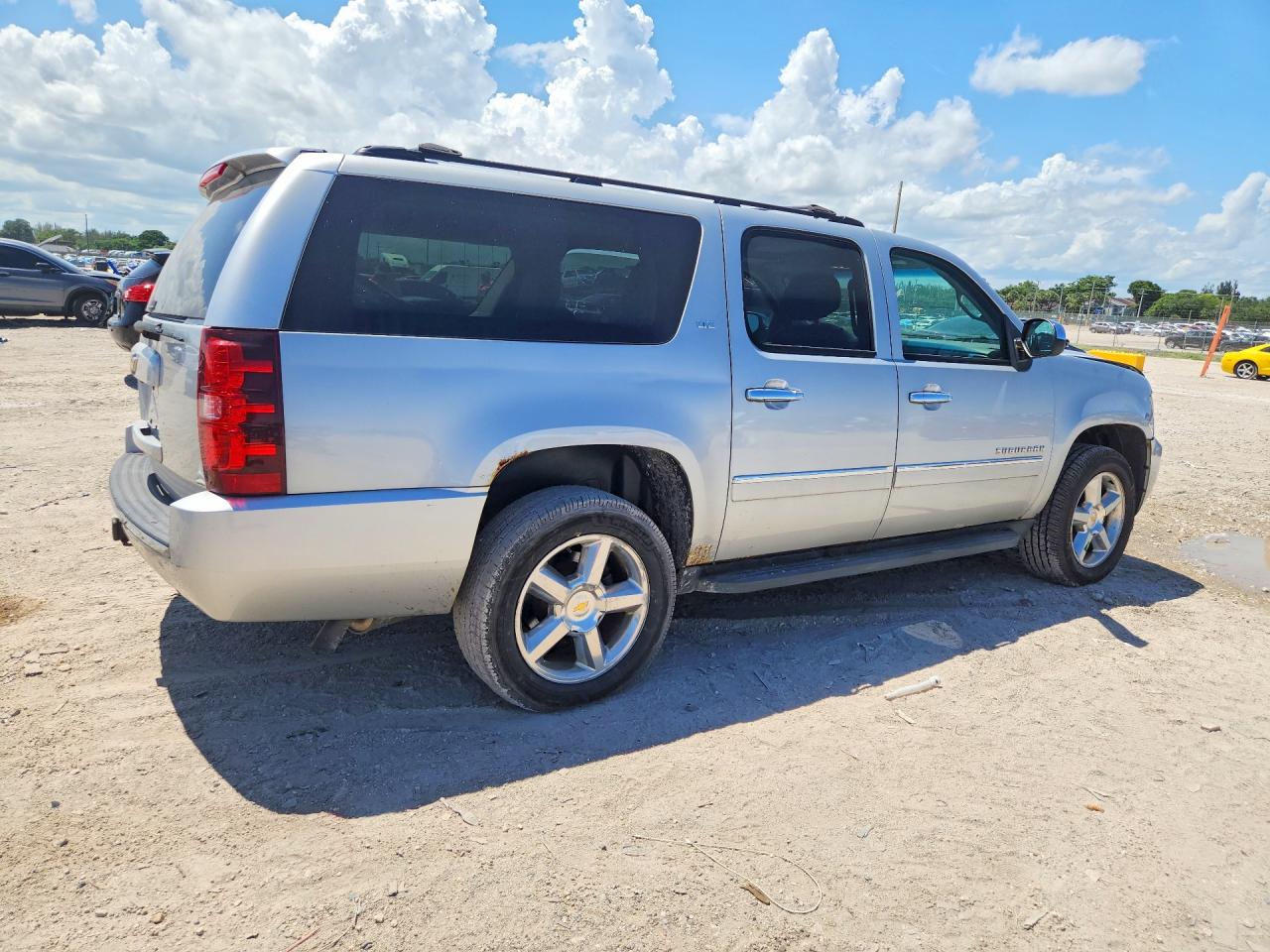 2013 Chevrolet Suburban K1500 Ltz Silver vin: 1GNSKKE78DR233654