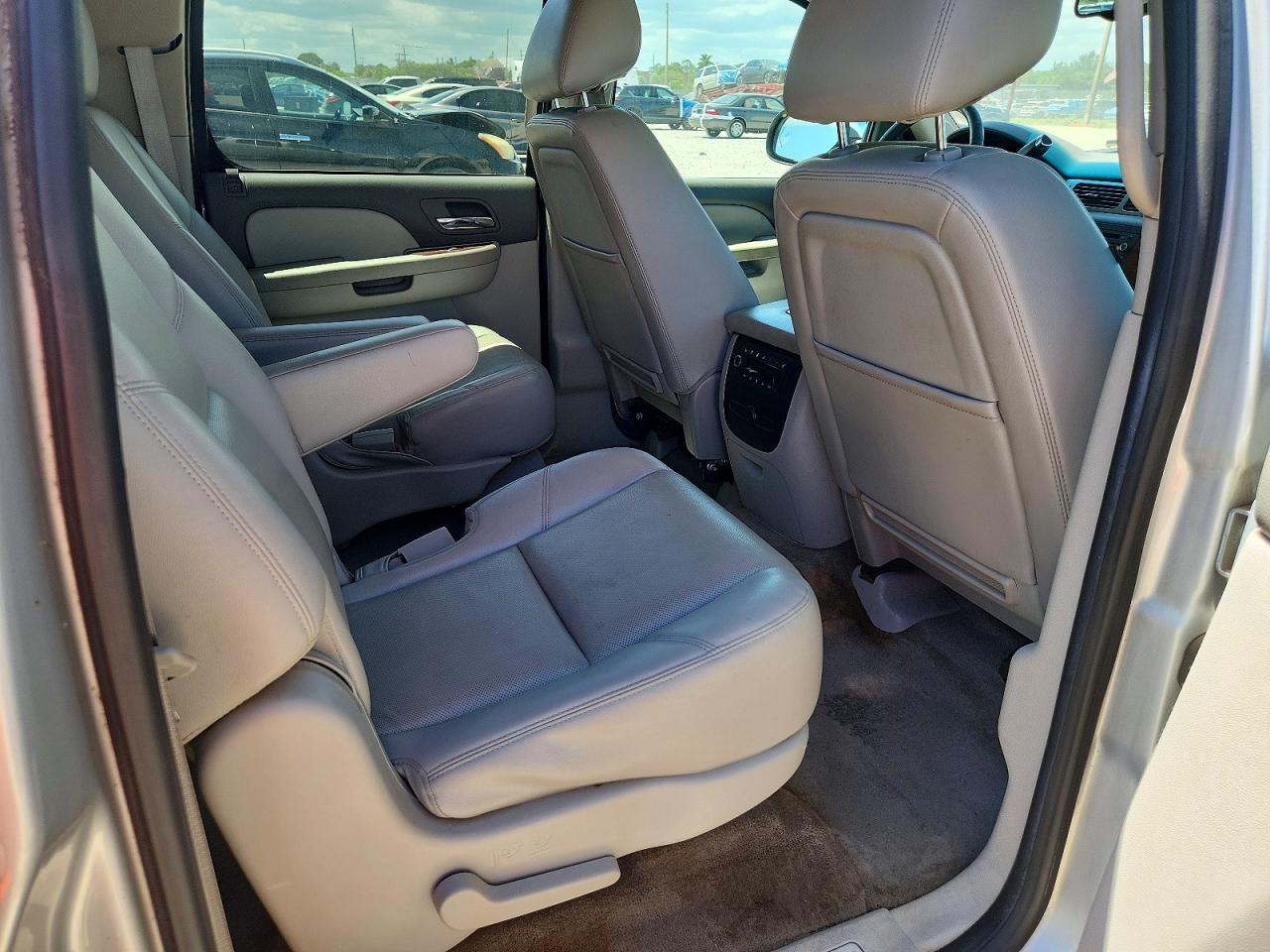 2013 Chevrolet Suburban K1500 Ltz Silver vin: 1GNSKKE78DR233654