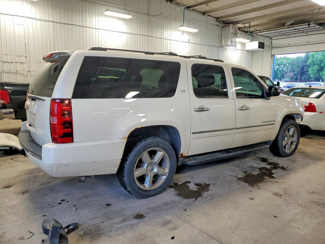 2014 Chevrolet Suburban K1500 Ltz White vin: 1GNSKKE78ER191763