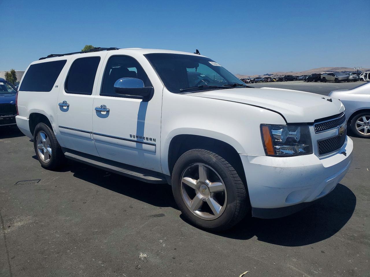 2013 Chevrolet Suburban K1500 Ltz White vin: 1GNSKKE79DR214451