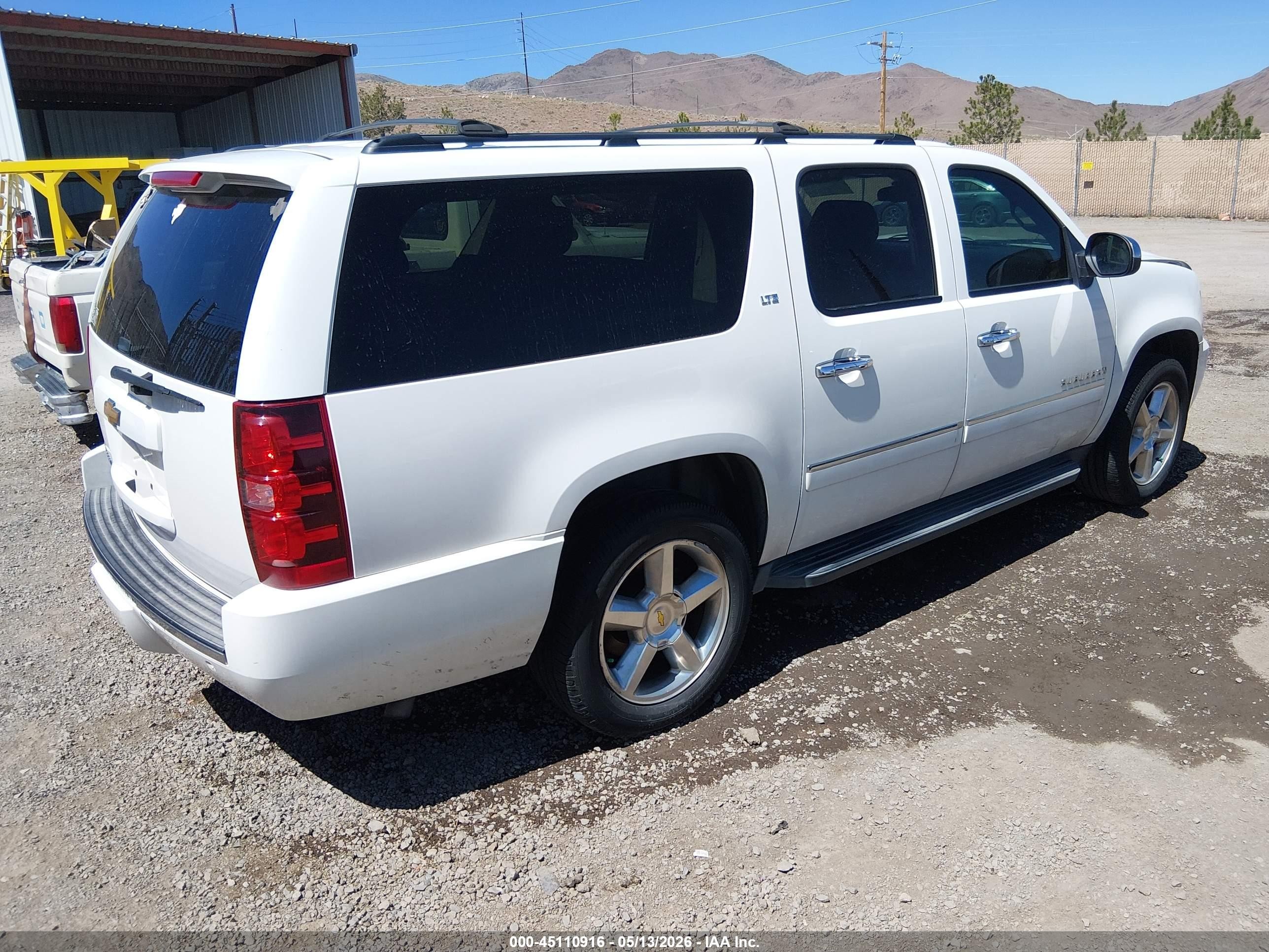 2013 Chevrolet Suburban 1500 Ltz White vin: 1GNSKKE79DR218421