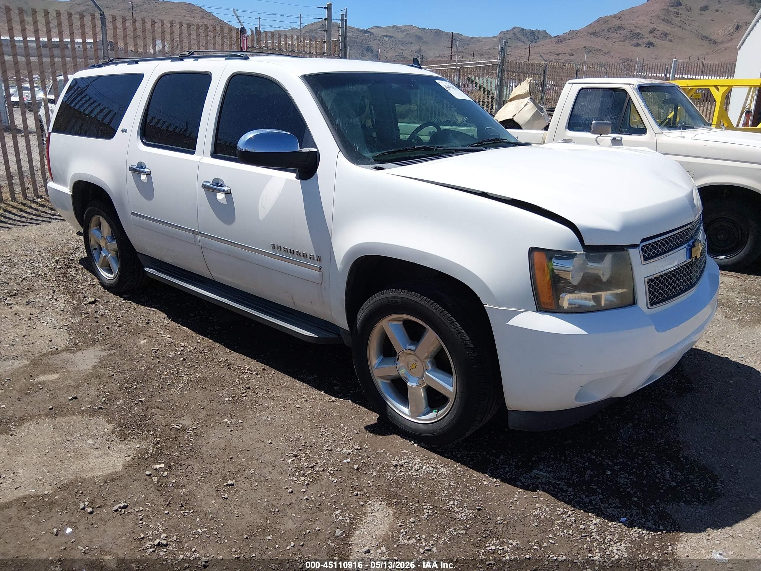 2013 Chevrolet Suburban 1500 Ltz White vin: 1GNSKKE79DR218421