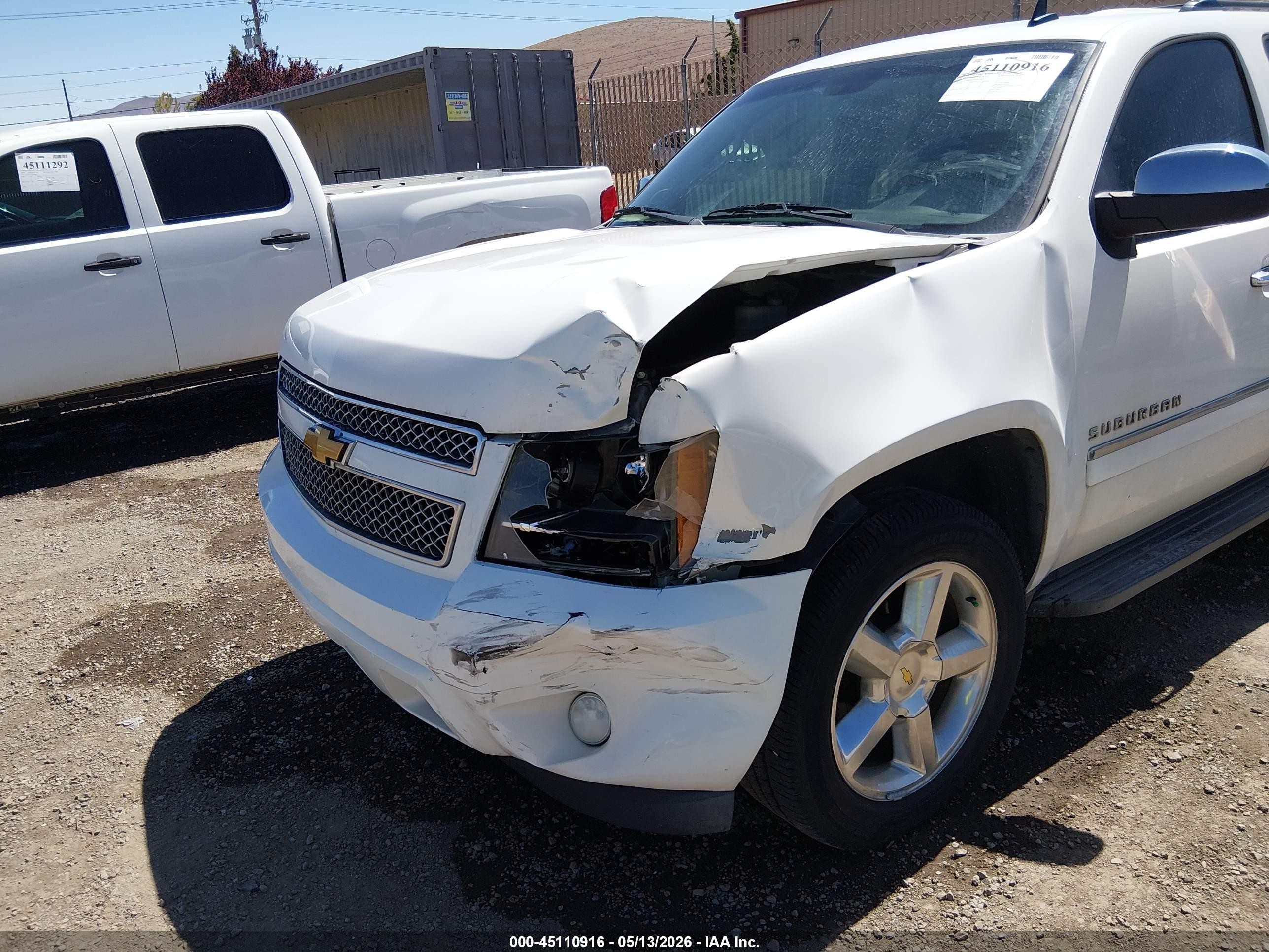 2013 Chevrolet Suburban 1500 Ltz White vin: 1GNSKKE79DR218421