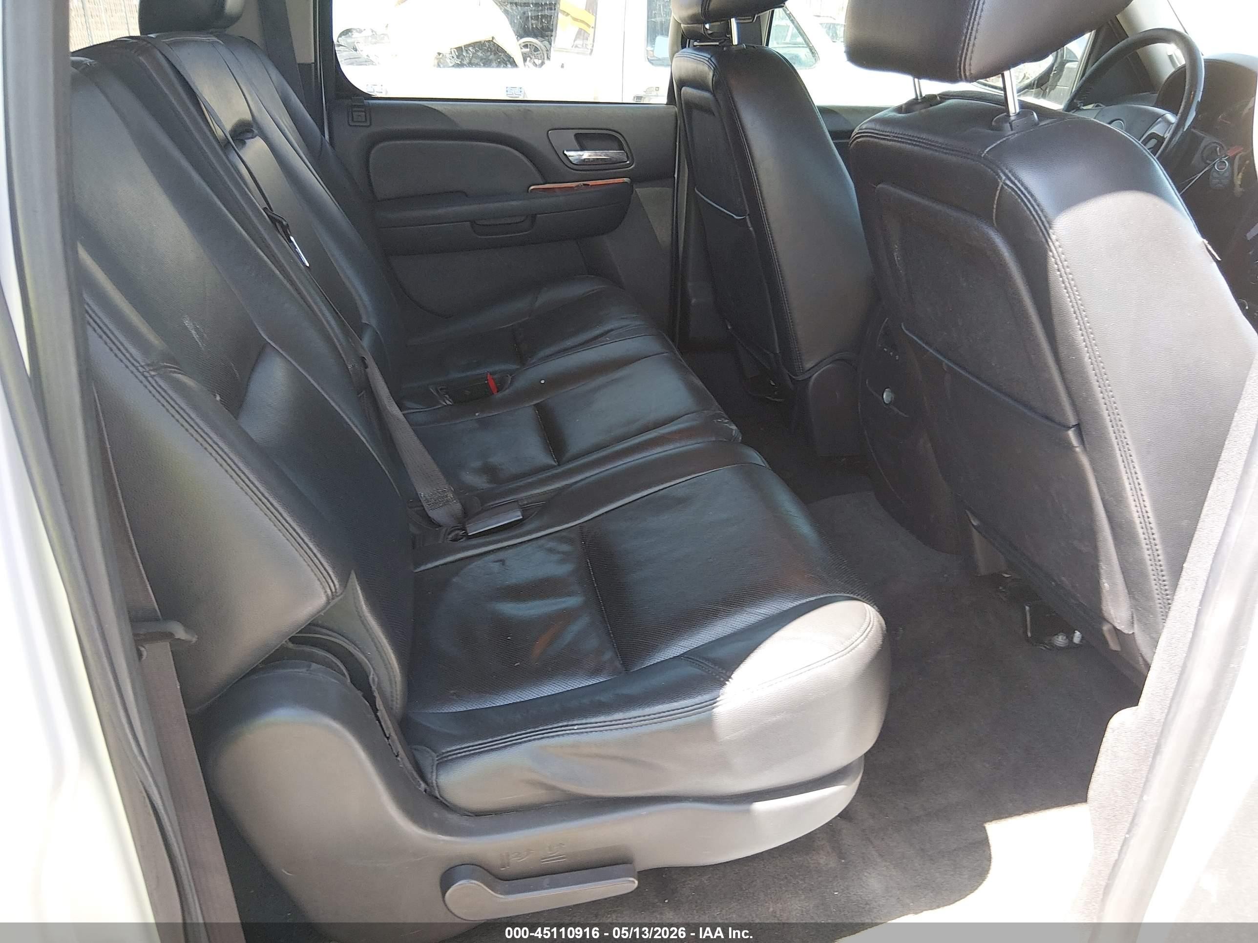 2013 Chevrolet Suburban 1500 Ltz White vin: 1GNSKKE79DR218421