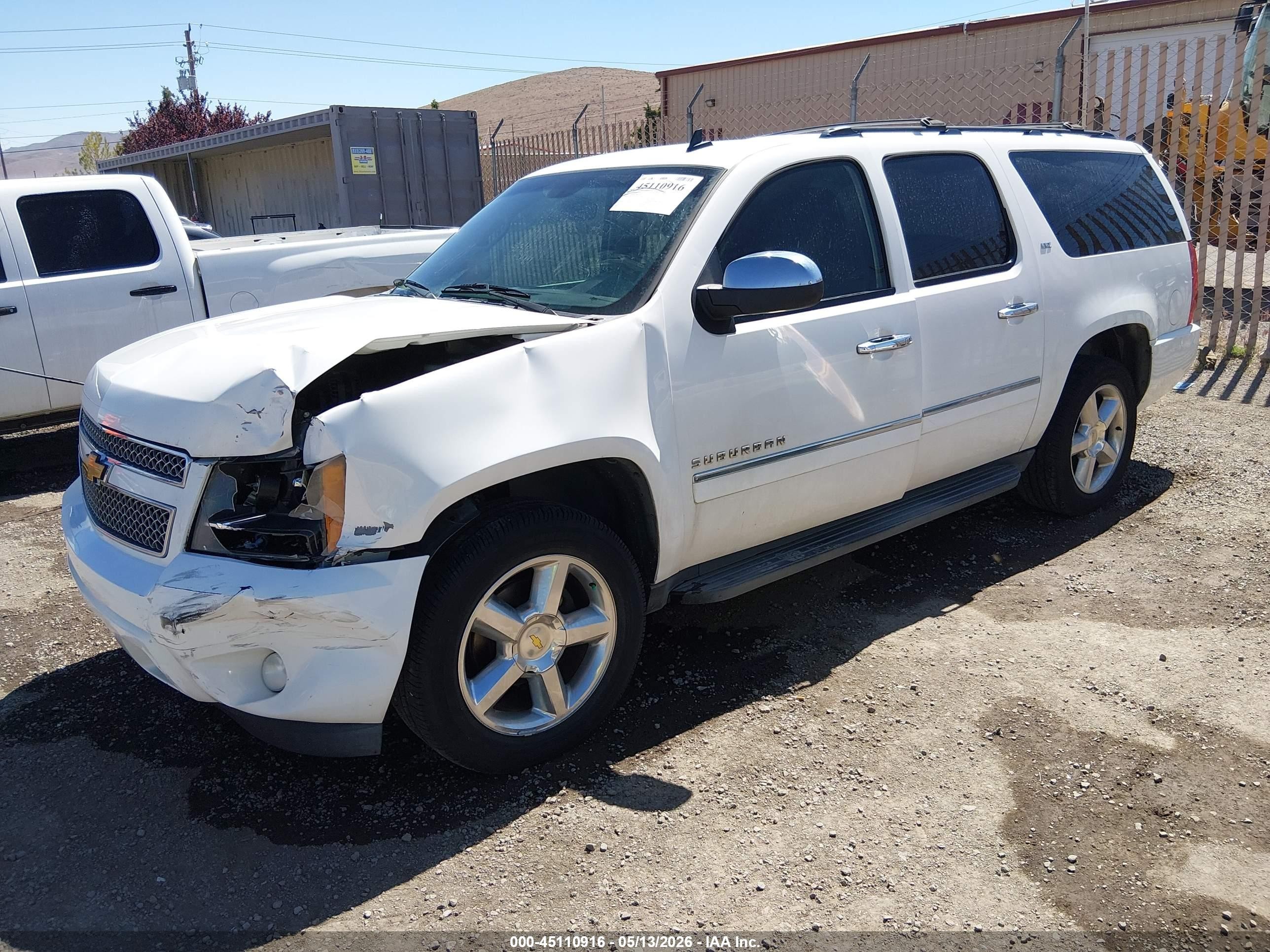 2013 Chevrolet Suburban 1500 Ltz White vin: 1GNSKKE79DR218421