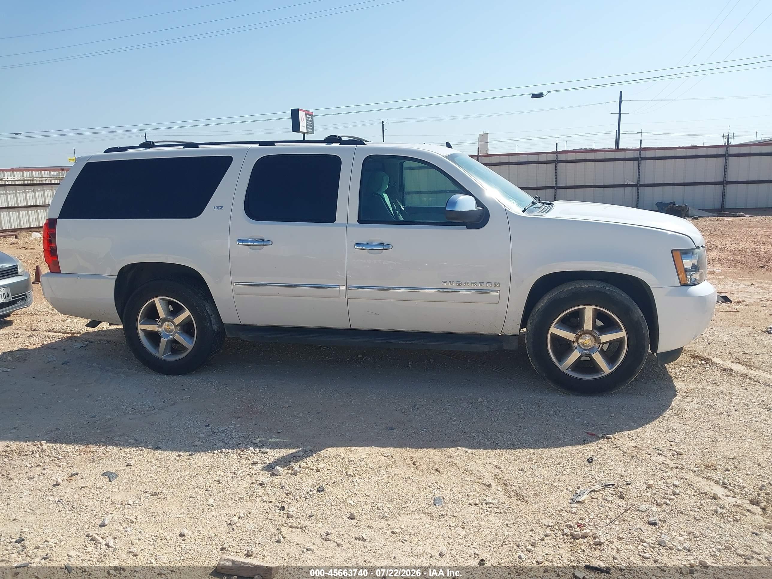 2013 Chevrolet Suburban Ltz White vin: 1GNSKKE79DR371106