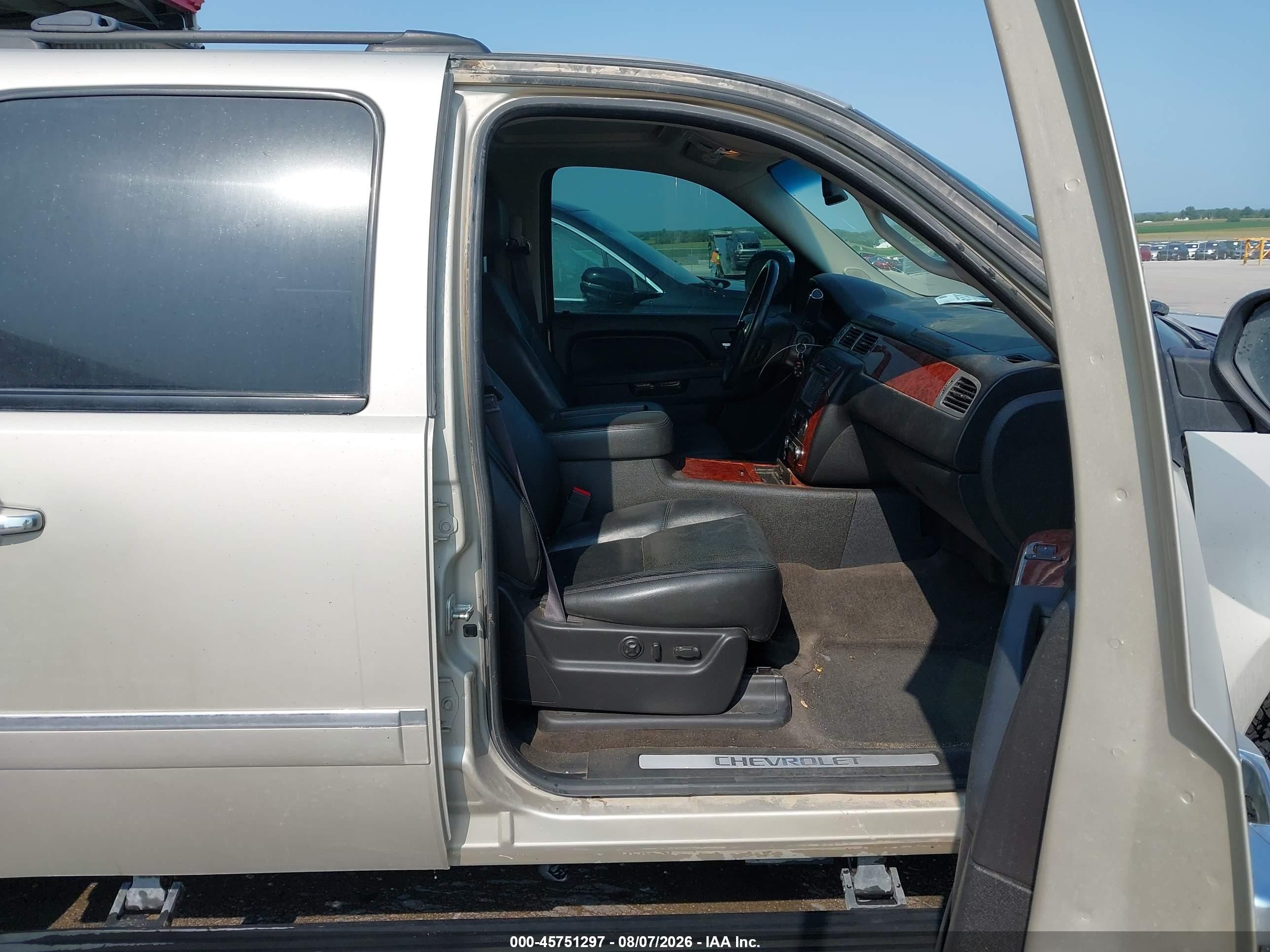 2013 Chevrolet Suburban Ltz Gold vin: 1GNSKKE7XDR129053