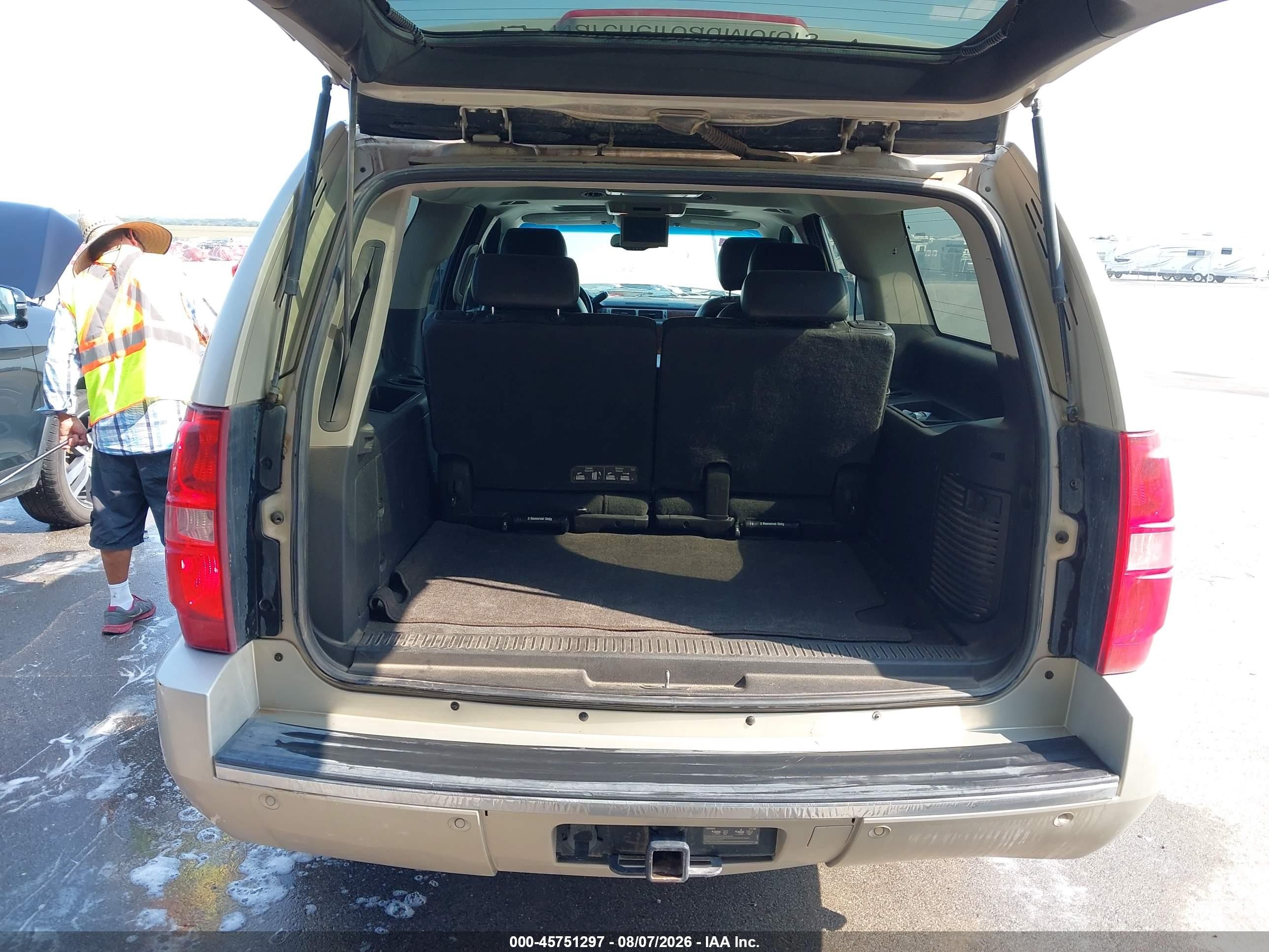 2013 Chevrolet Suburban Ltz Gold vin: 1GNSKKE7XDR129053