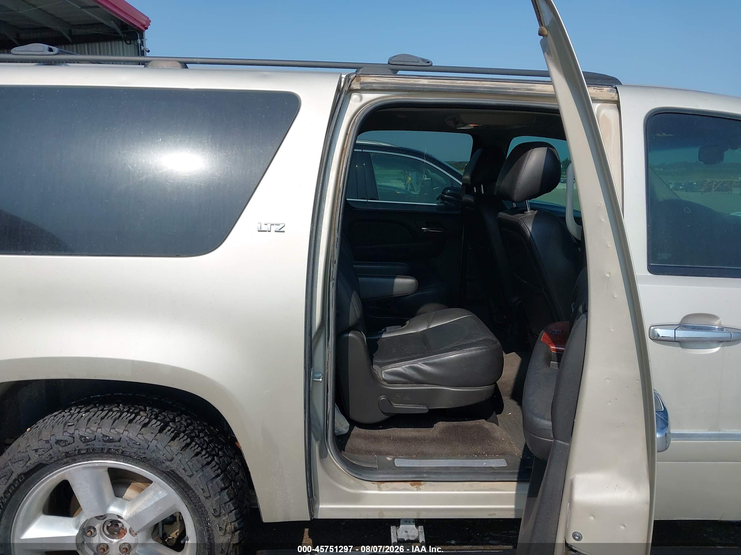 2013 Chevrolet Suburban Ltz Gold vin: 1GNSKKE7XDR129053