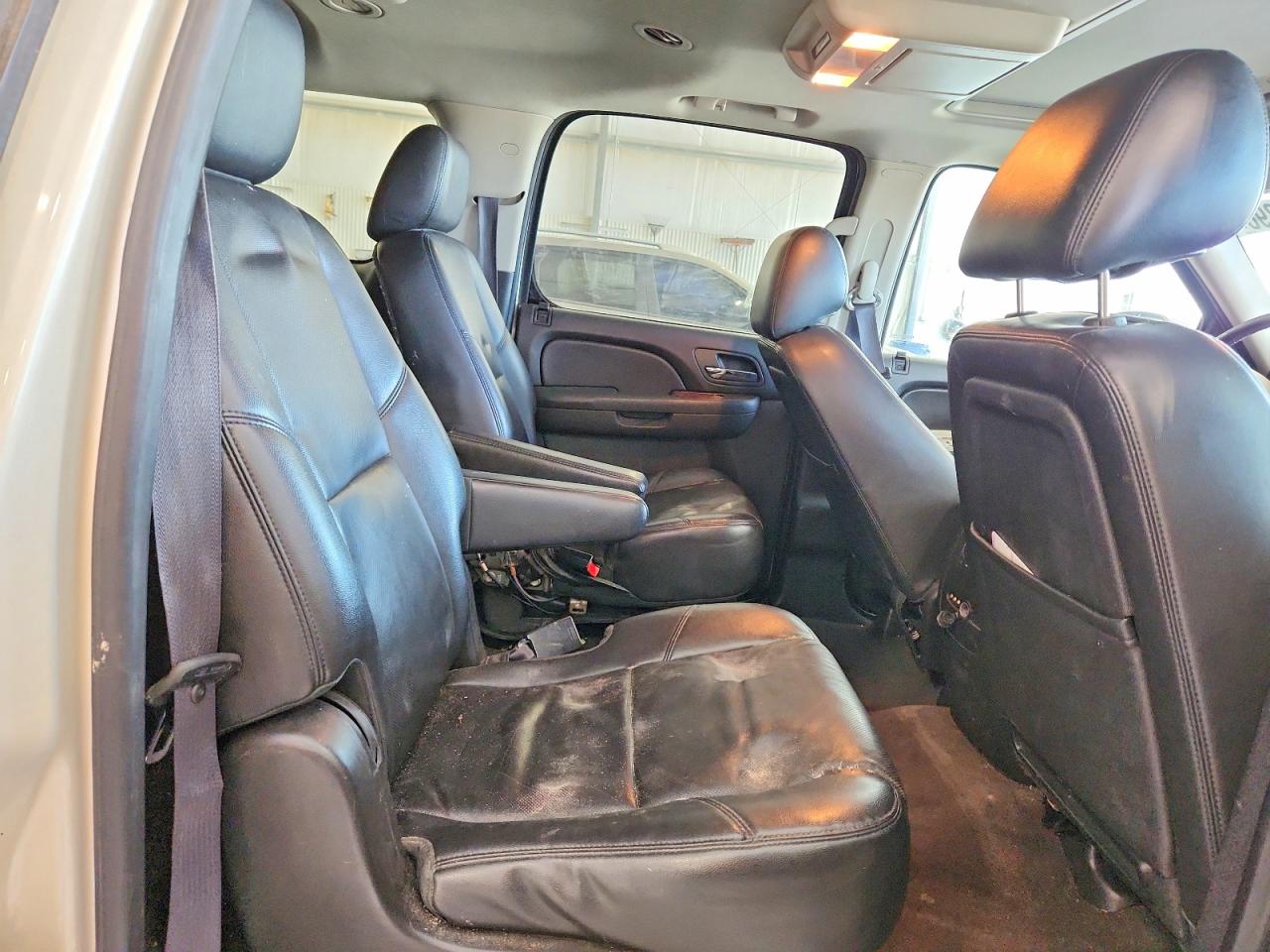 2013 Chevrolet Suburban K1500 Ltz White vin: 1GNSKKE7XDR292821