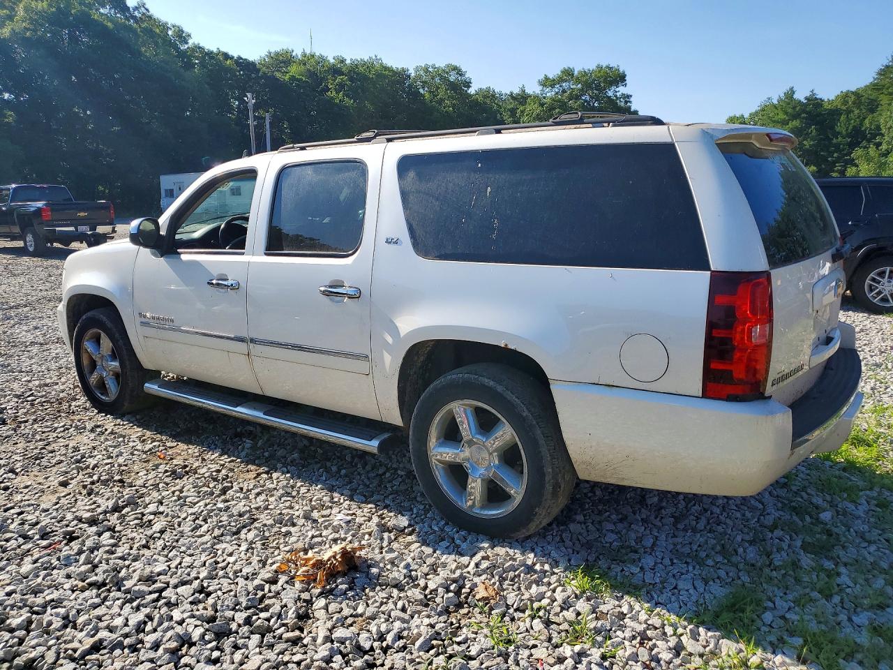 2013 Chevrolet Suburban K1500 Ltz White vin: 1GNSKKE7XDR376315