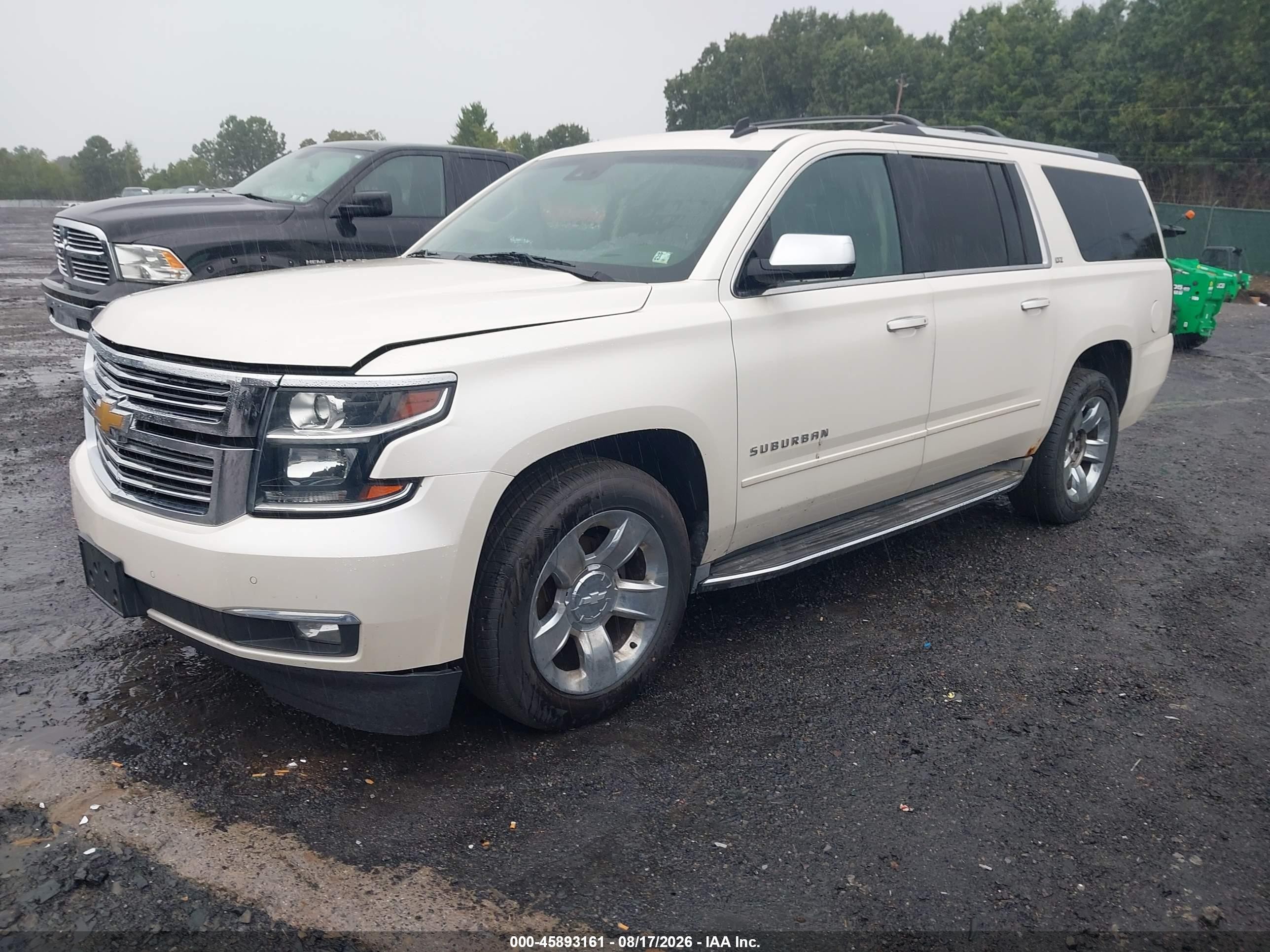 2015 Chevrolet Suburban Ltz Beige vin: 1GNSKKKC0FR247892