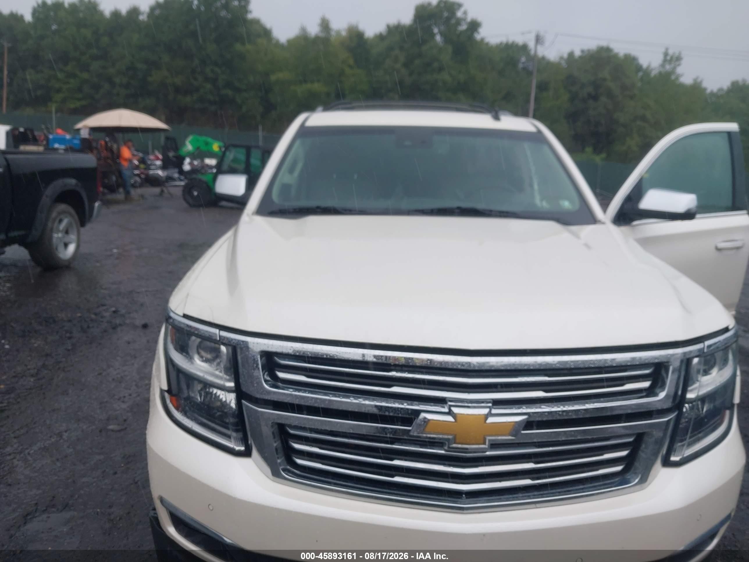 2015 Chevrolet Suburban Ltz Beige vin: 1GNSKKKC0FR247892