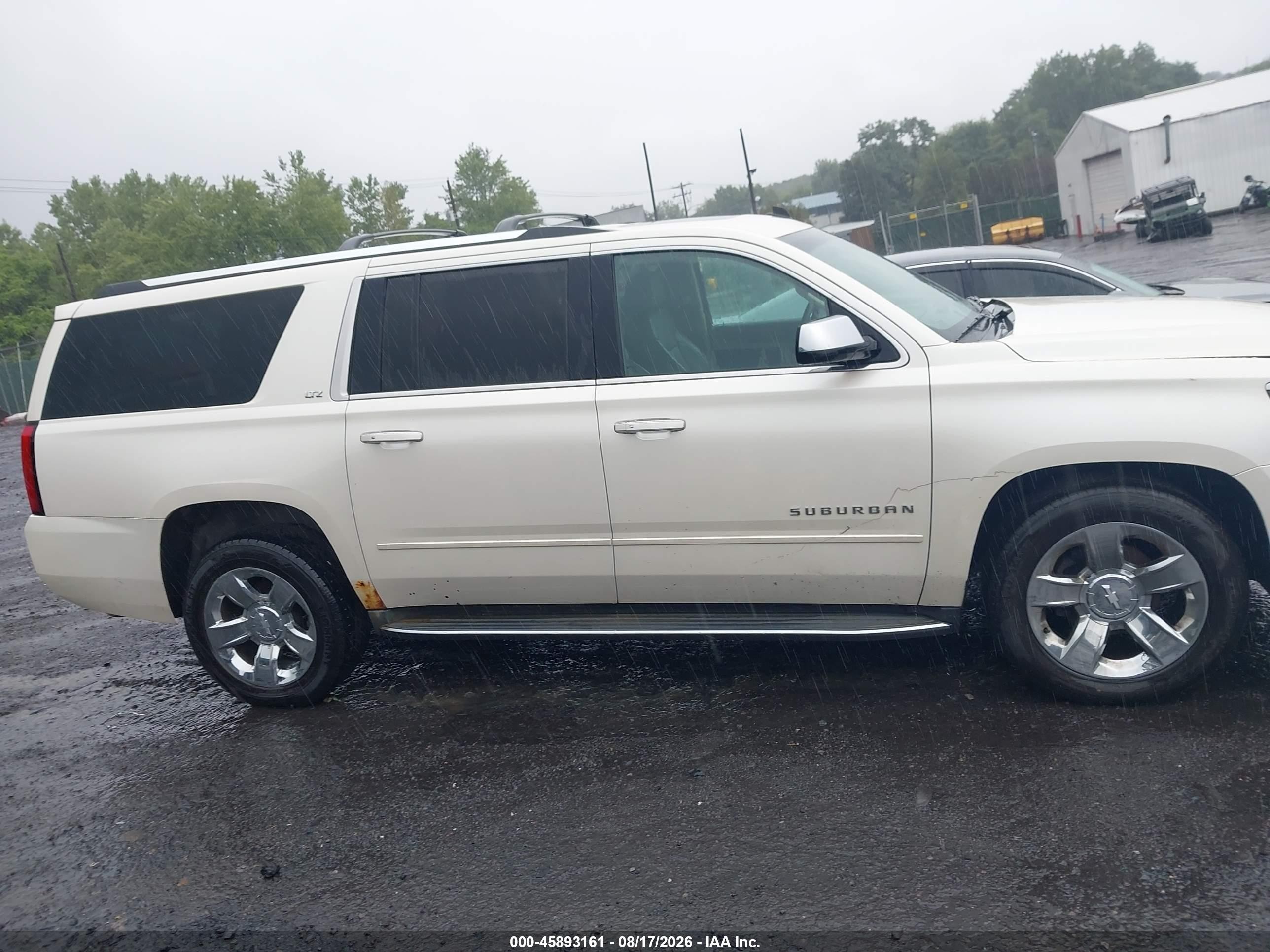2015 Chevrolet Suburban Ltz Beige vin: 1GNSKKKC0FR247892