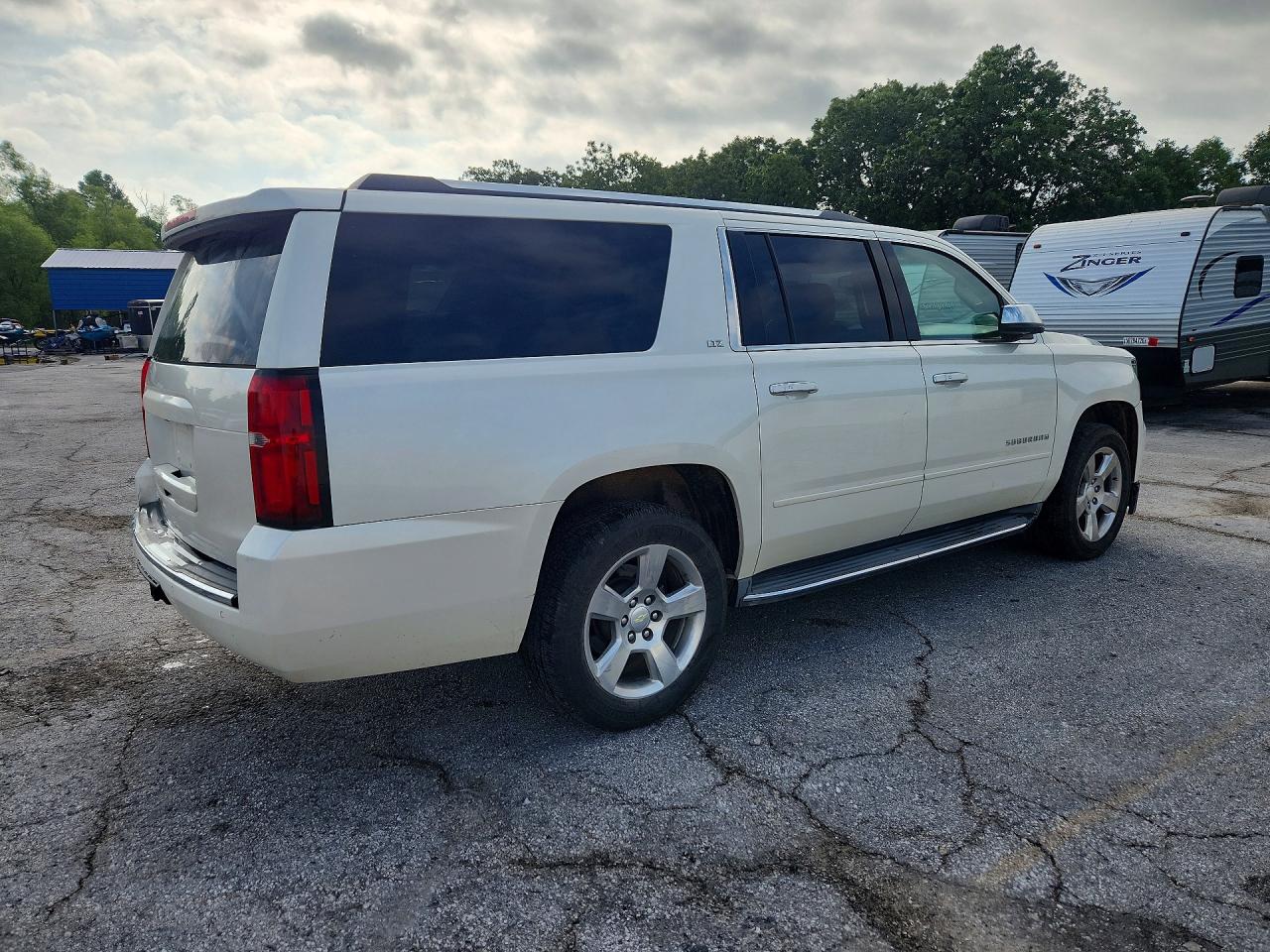 2015 Chevrolet Suburban K1500 Ltz White vin: 1GNSKKKC0FR253790