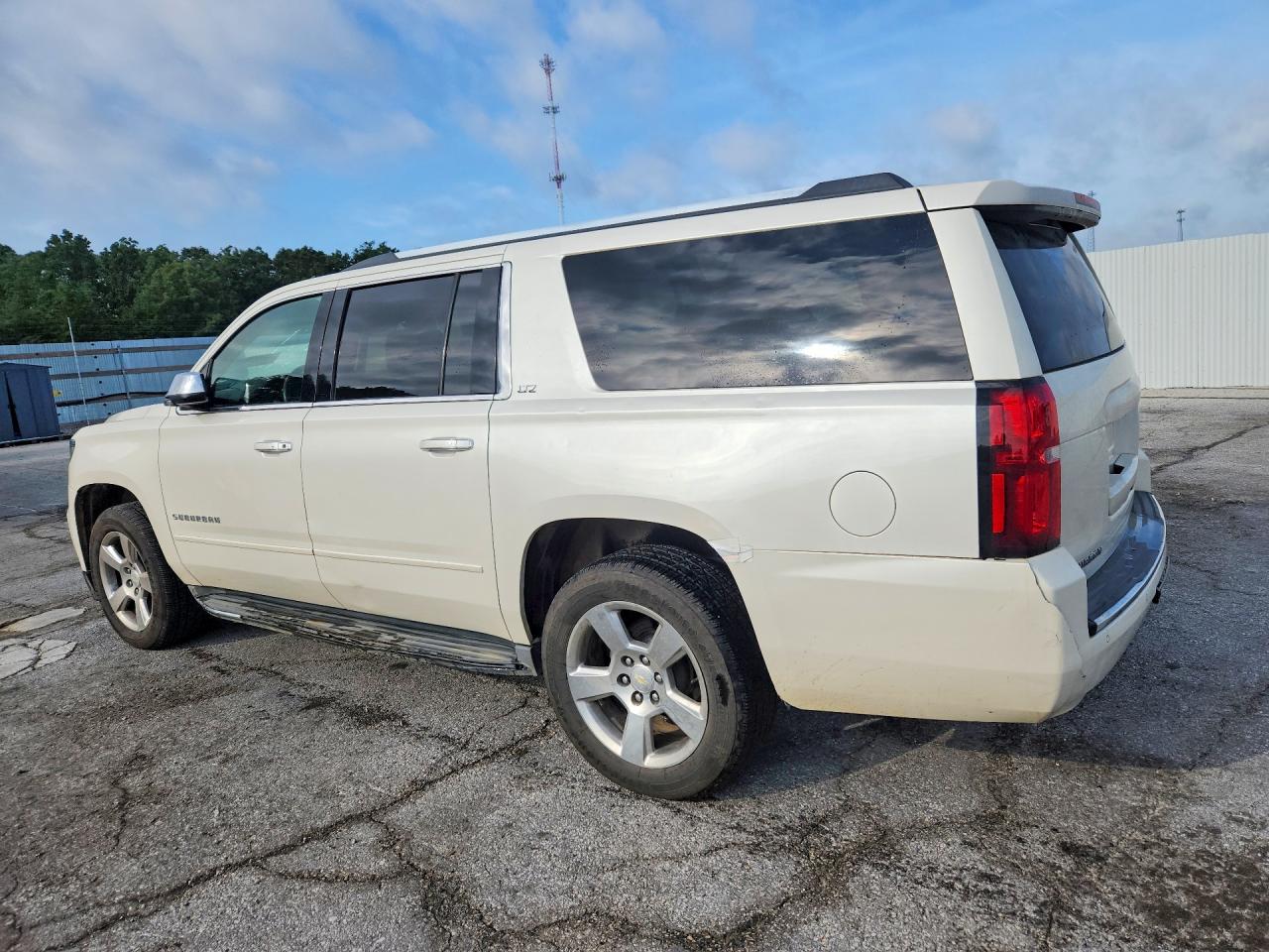 2015 Chevrolet Suburban K1500 Ltz White vin: 1GNSKKKC0FR253790