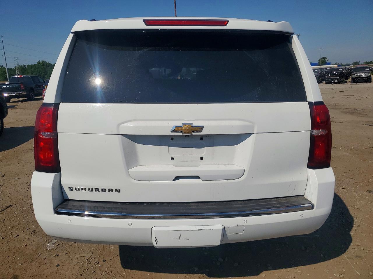 2015 Chevrolet Suburban K1500 Ltz White vin: 1GNSKKKC0FR671654