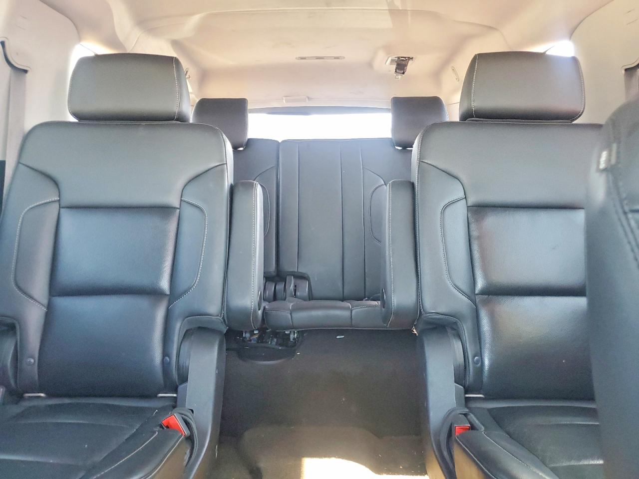 2015 Chevrolet Suburban K1500 Ltz White vin: 1GNSKKKC0FR671654