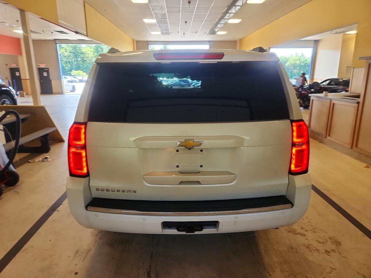 2015 Chevrolet Suburban K1500 Ltz Белый vin: 1GNSKKKC0FR684940