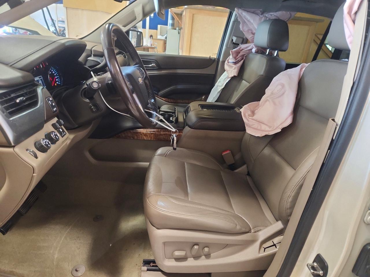 2015 Chevrolet Suburban K1500 Ltz Белый vin: 1GNSKKKC0FR684940