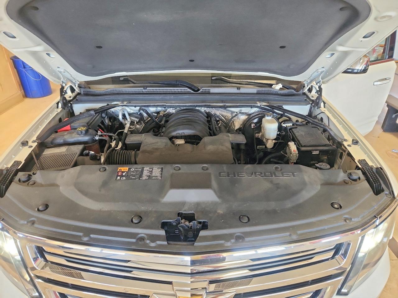 2015 Chevrolet Suburban K1500 Ltz Белый vin: 1GNSKKKC0FR684940