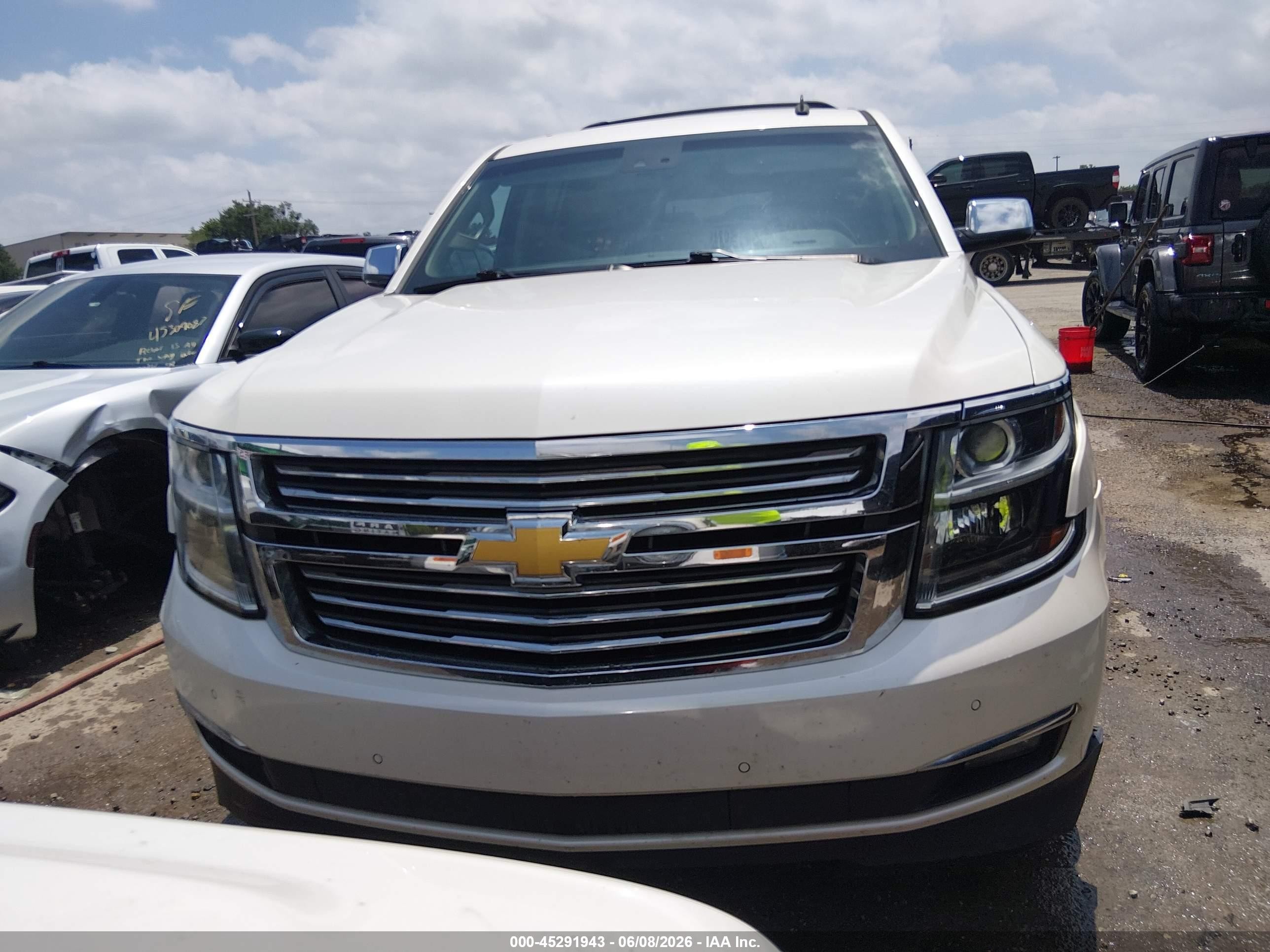 2015 Chevrolet Suburban 1500 Ltz White vin: 1GNSKKKC1FR121735