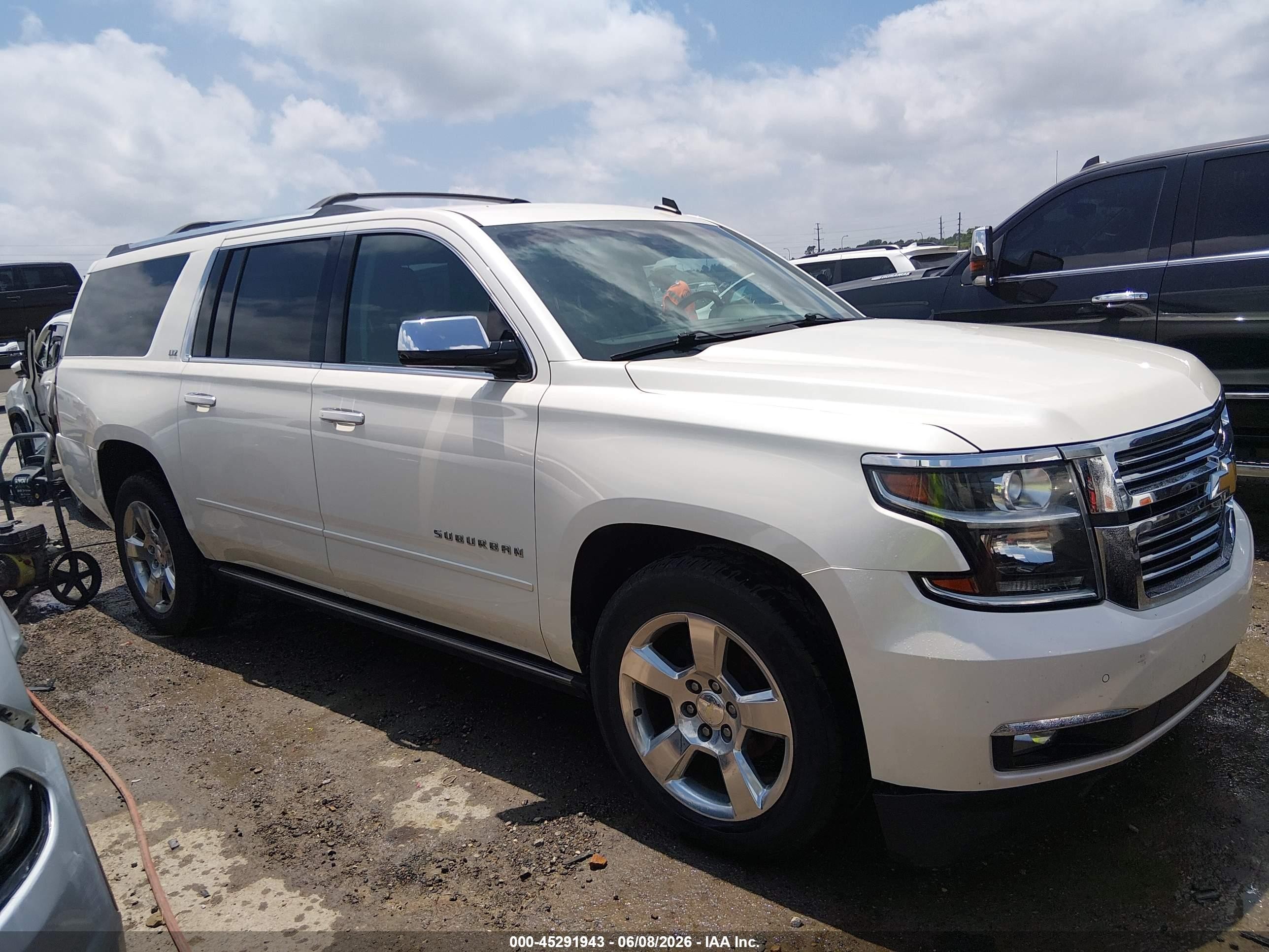 2015 Chevrolet Suburban 1500 Ltz White vin: 1GNSKKKC1FR121735