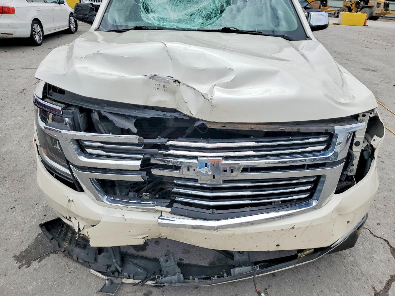 2015 Chevrolet Suburban K1500 Ltz Белый vin: 1GNSKKKC1FR156825
