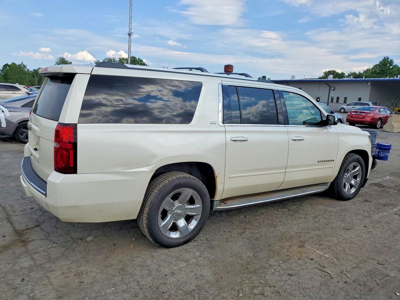 2015 Chevrolet Suburban K1500 Ltz White vin: 1GNSKKKC1FR285969