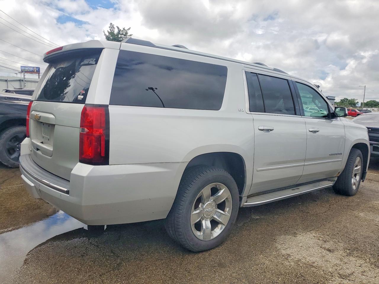 2015 Chevrolet Suburban K1500 Ltz Silver vin: 1GNSKKKC2FR257422