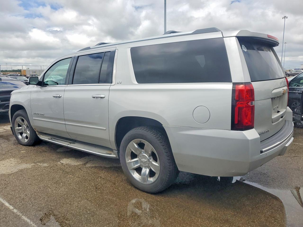2015 Chevrolet Suburban K1500 Ltz Silver vin: 1GNSKKKC2FR257422