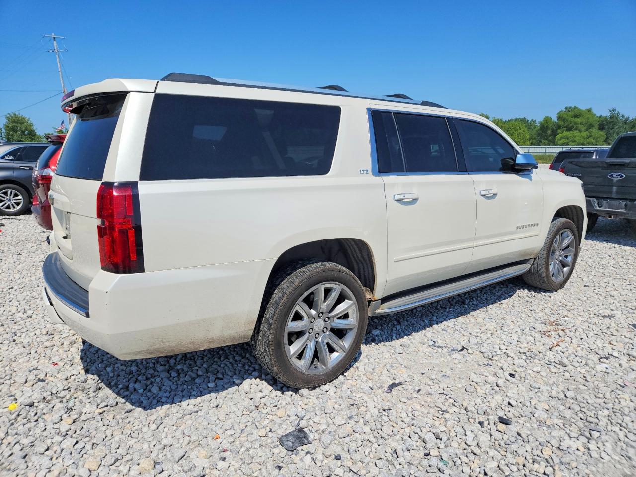 2015 Chevrolet Suburban K1500 Ltz White vin: 1GNSKKKC3FR239463