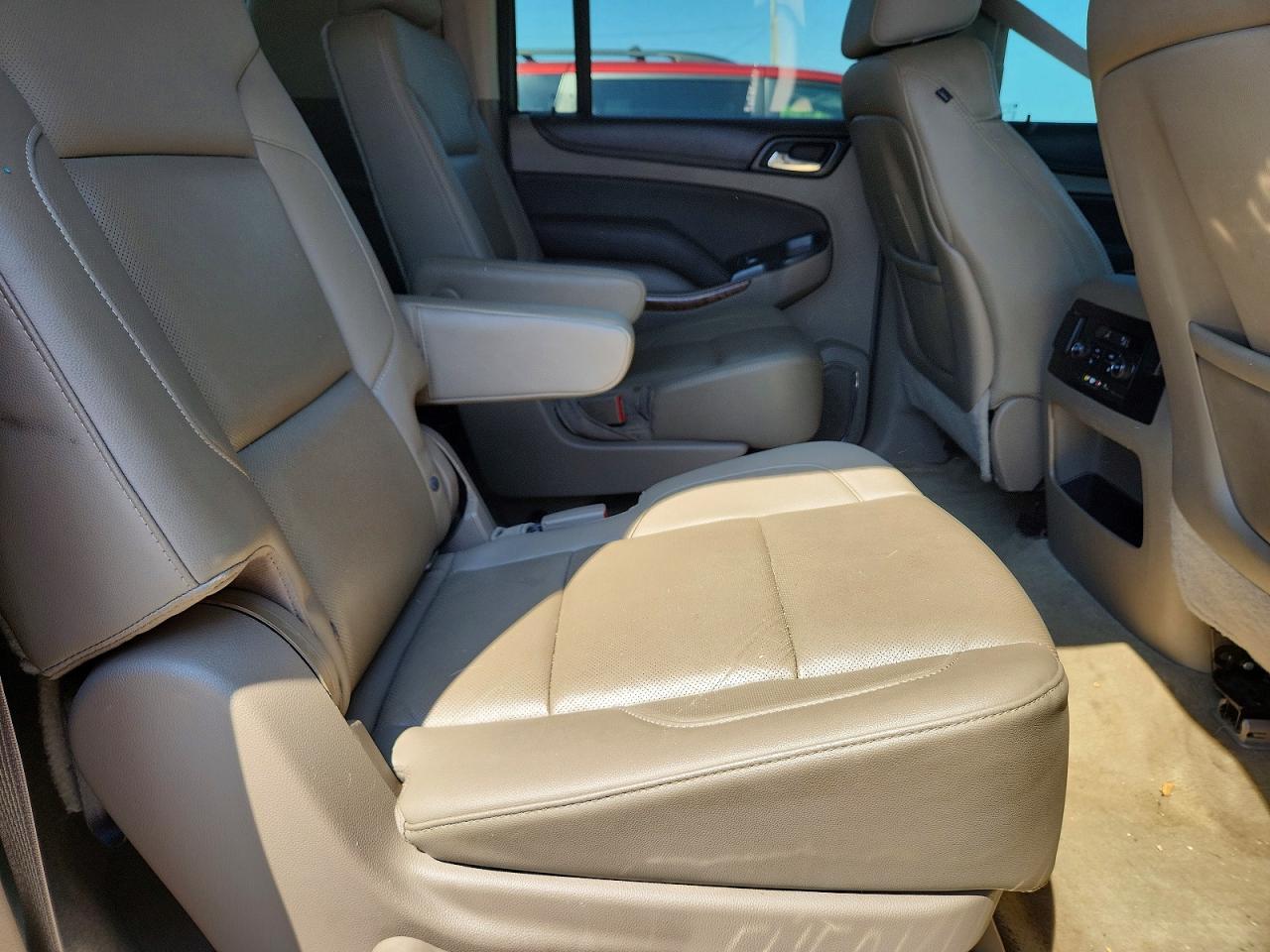 2015 Chevrolet Suburban K1500 Ltz White vin: 1GNSKKKC3FR239463