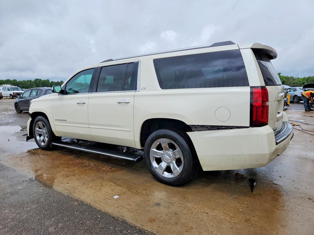 2015 Chevrolet Suburban K1500 Ltz Белый vin: 1GNSKKKC3FR564212