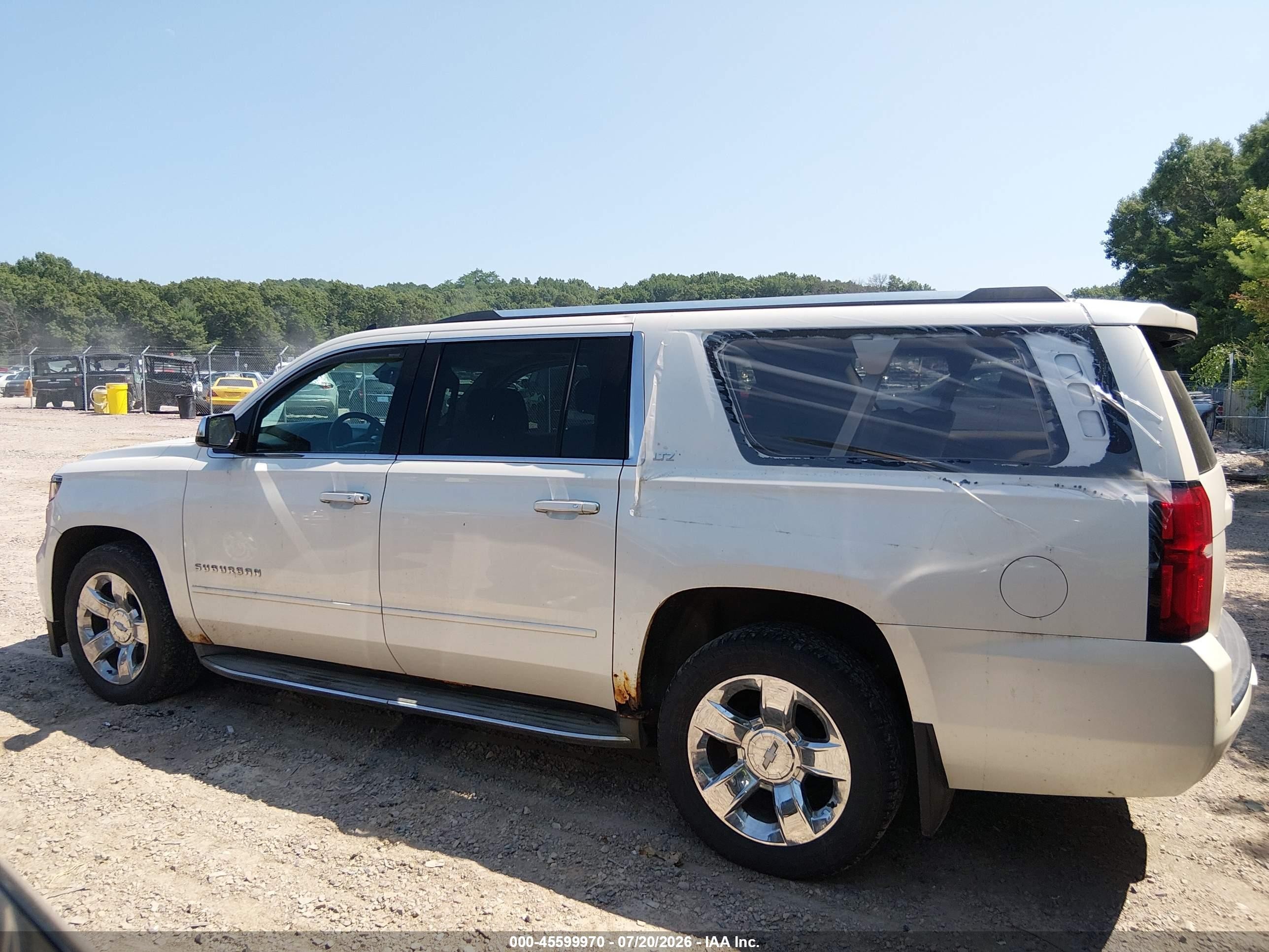 2015 Chevrolet Suburban Ltz White vin: 1GNSKKKC6FR303768