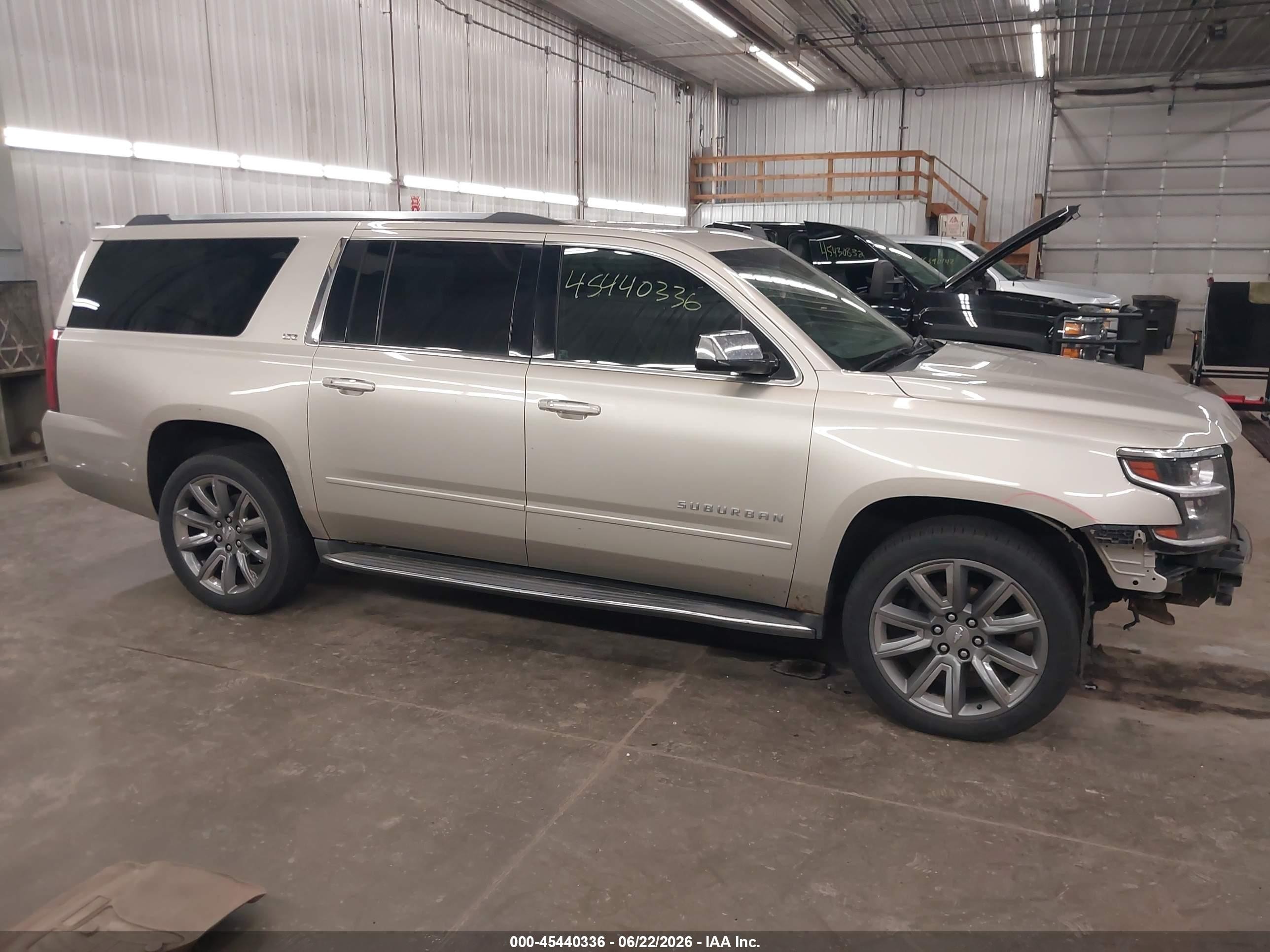 2015 Chevrolet Suburban Ltz Beige vin: 1GNSKKKC7FR294417