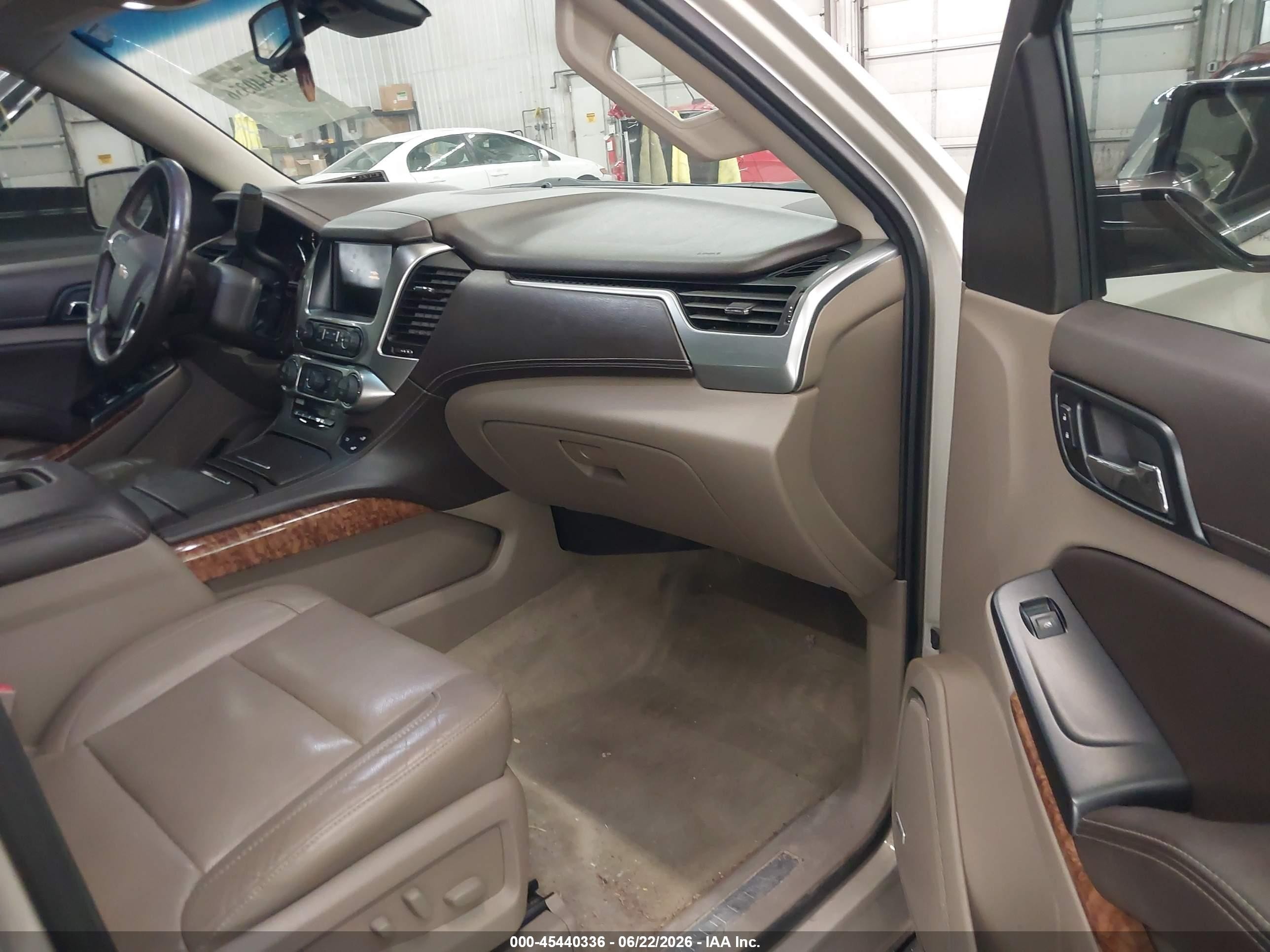 2015 Chevrolet Suburban Ltz Beige vin: 1GNSKKKC7FR294417