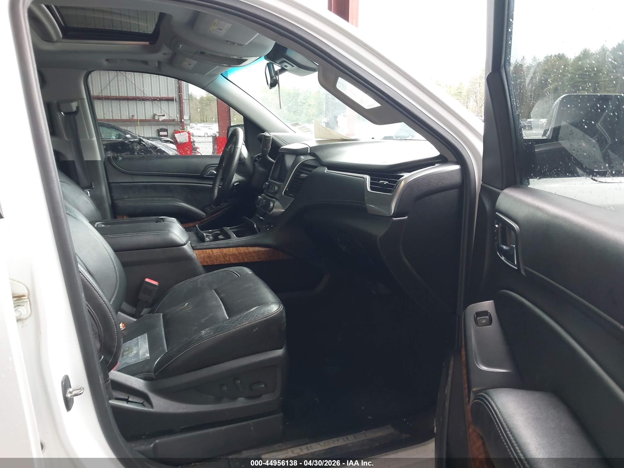 2015 Chevrolet Suburban 1500 Ltz White vin: 1GNSKKKC7FR540494