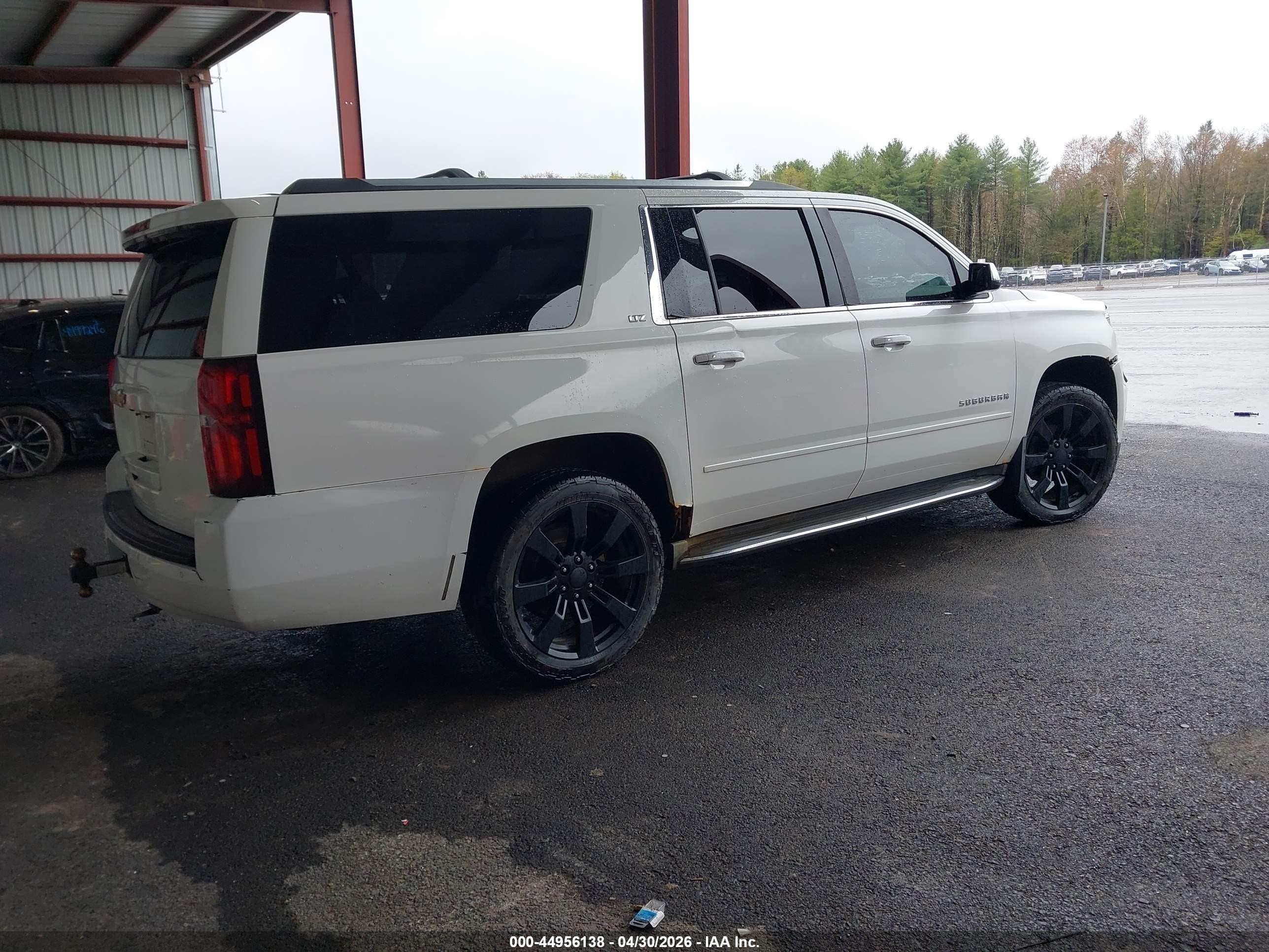 2015 Chevrolet Suburban 1500 Ltz White vin: 1GNSKKKC7FR540494