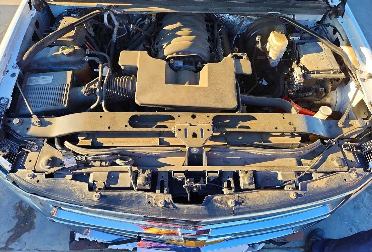 2015 Chevrolet Suburban K1500 Ltz Белый vin: 1GNSKKKC8FR147622